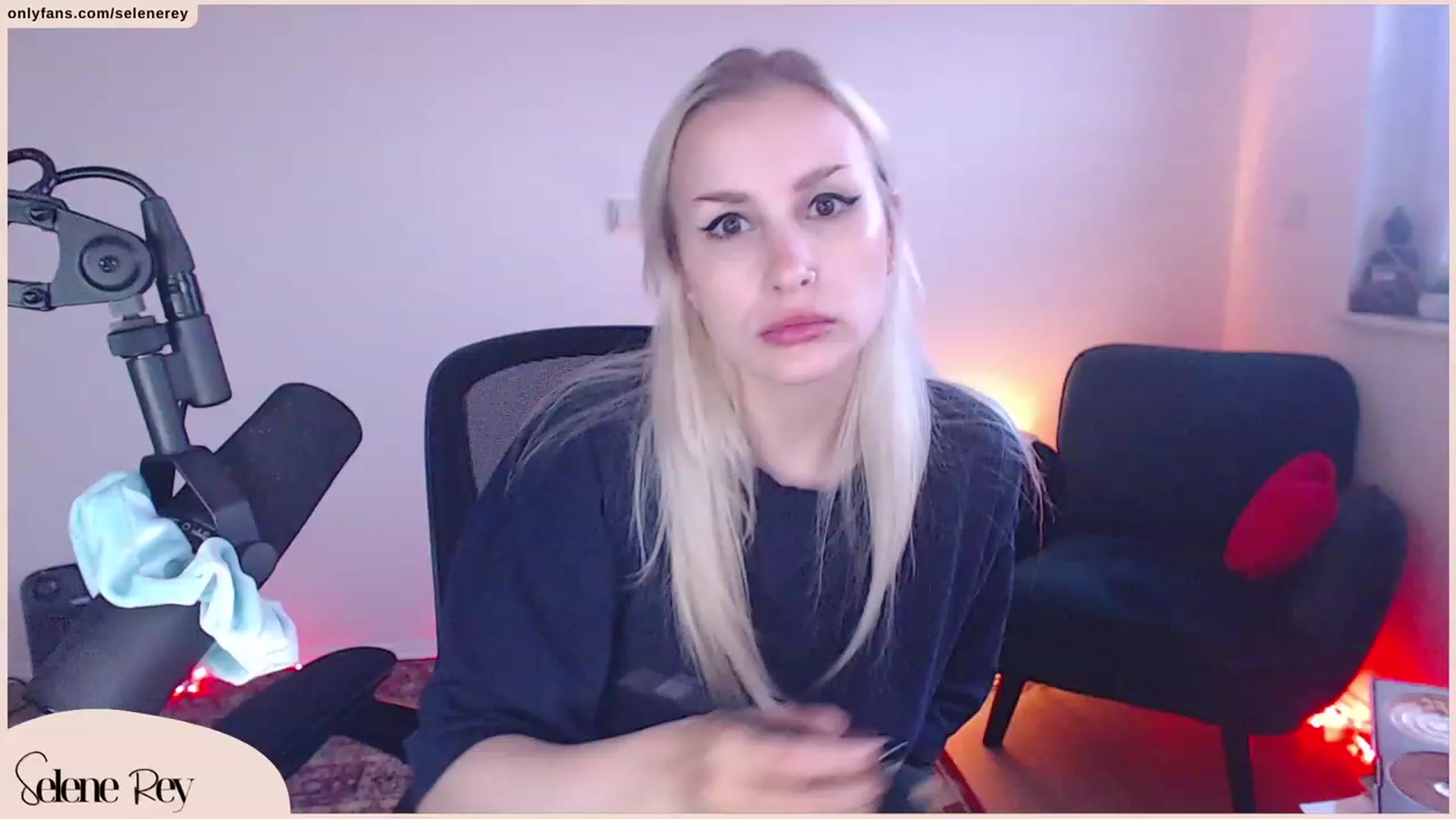 Gallery image thumbnail from SeleneRey's myfreecams stream on, 10/03/2023, 17:03 image 1 of 20