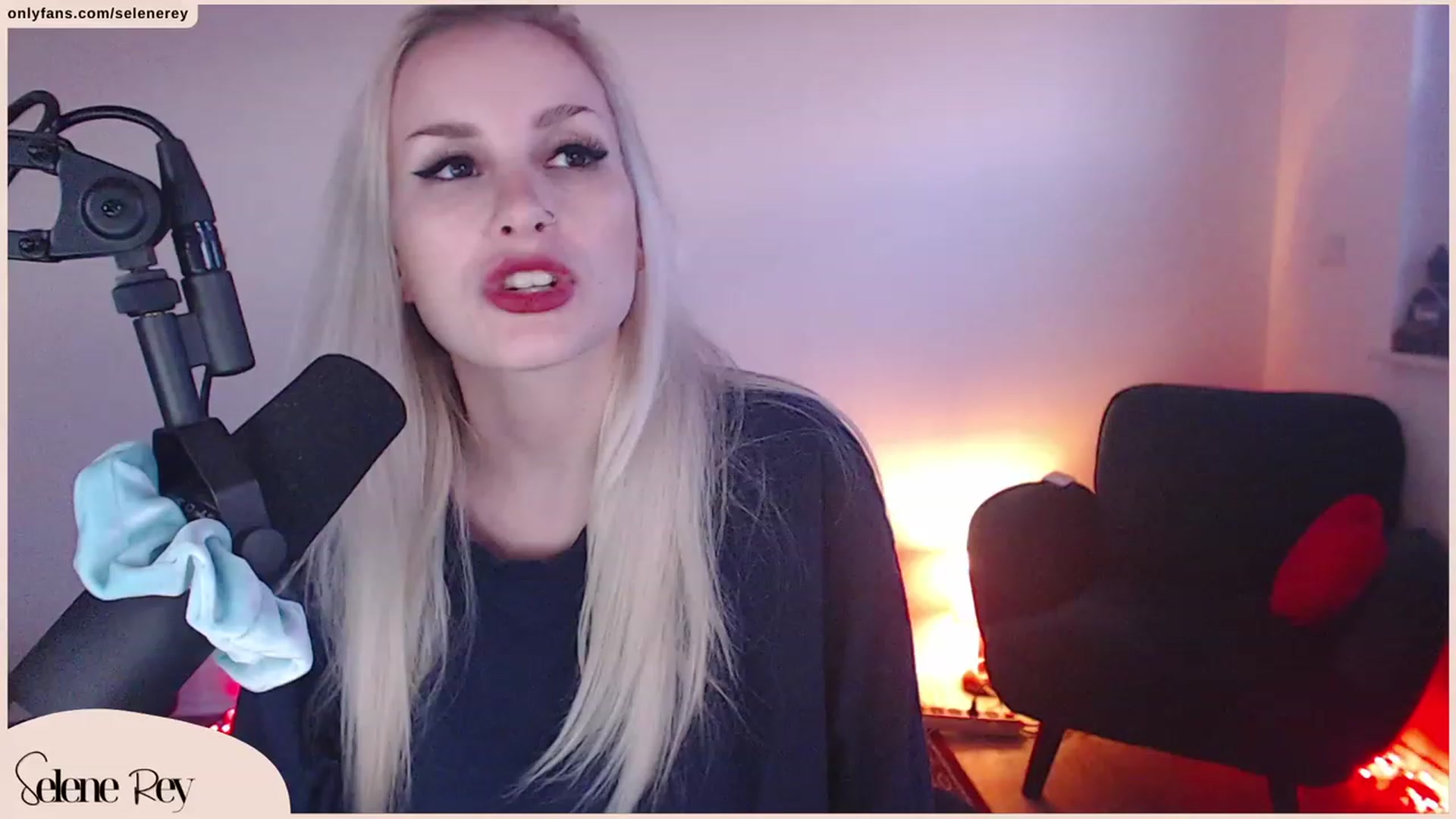 Gallery image thumbnail from SeleneRey's myfreecams stream on, 10/03/2023, 17:03 image 16 of 20