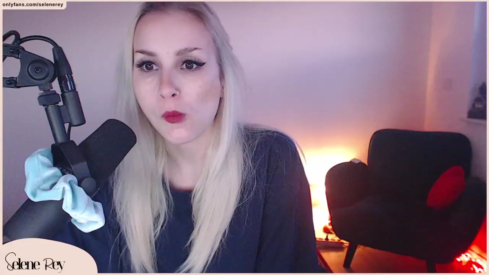 Gallery image thumbnail from SeleneRey's myfreecams stream on, 10/03/2023, 17:03 image 17 of 20