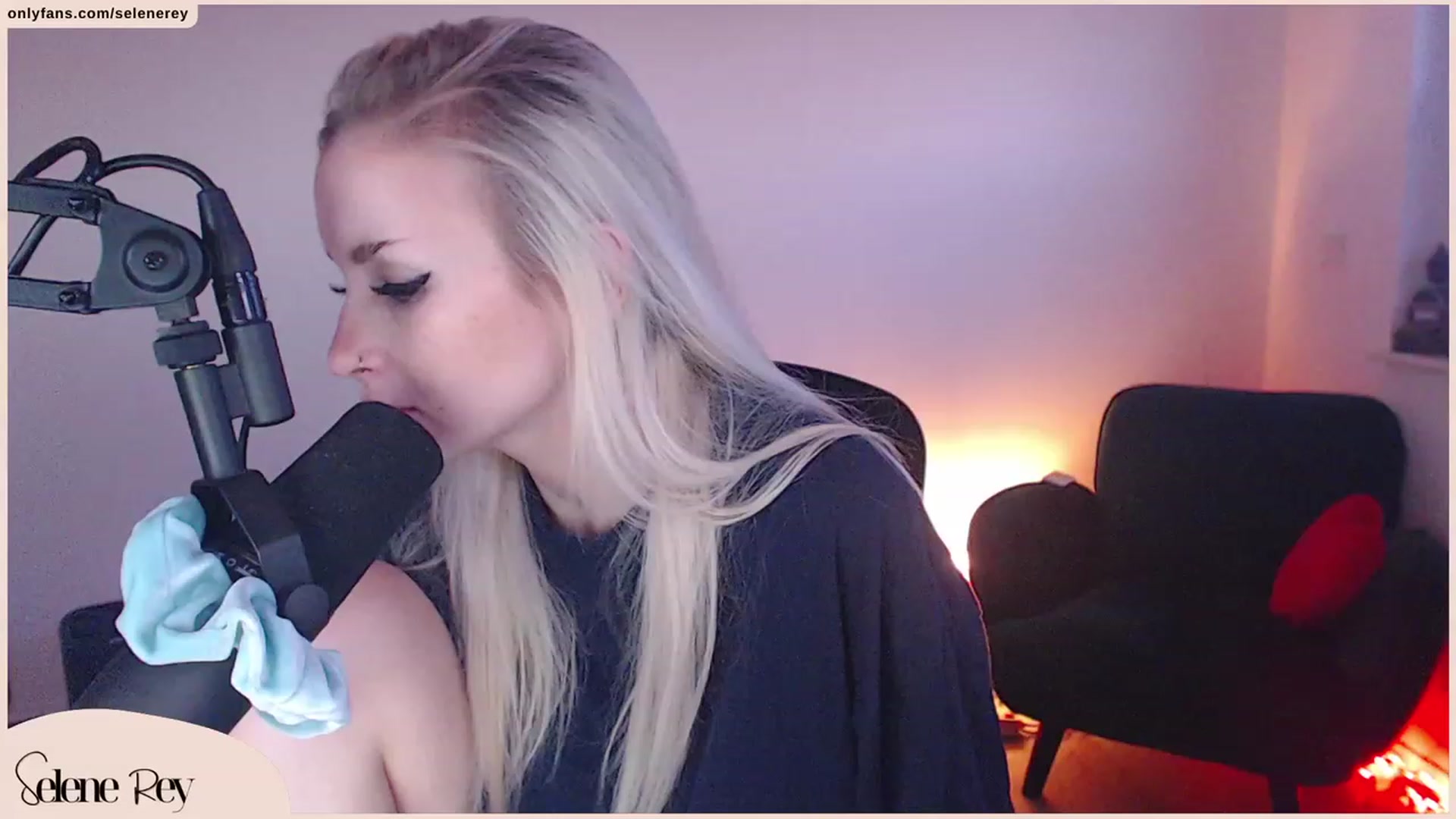 Gallery image thumbnail from SeleneRey's myfreecams stream on, 10/03/2023, 17:03 image 20 of 20