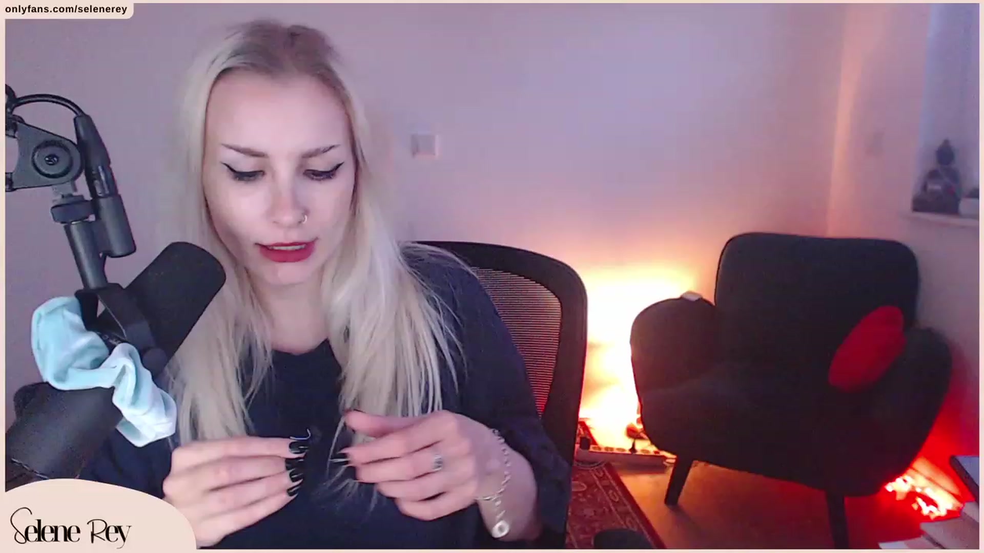 Gallery image thumbnail from SeleneRey's myfreecams stream on, 10/03/2023, 17:03 image 6 of 20