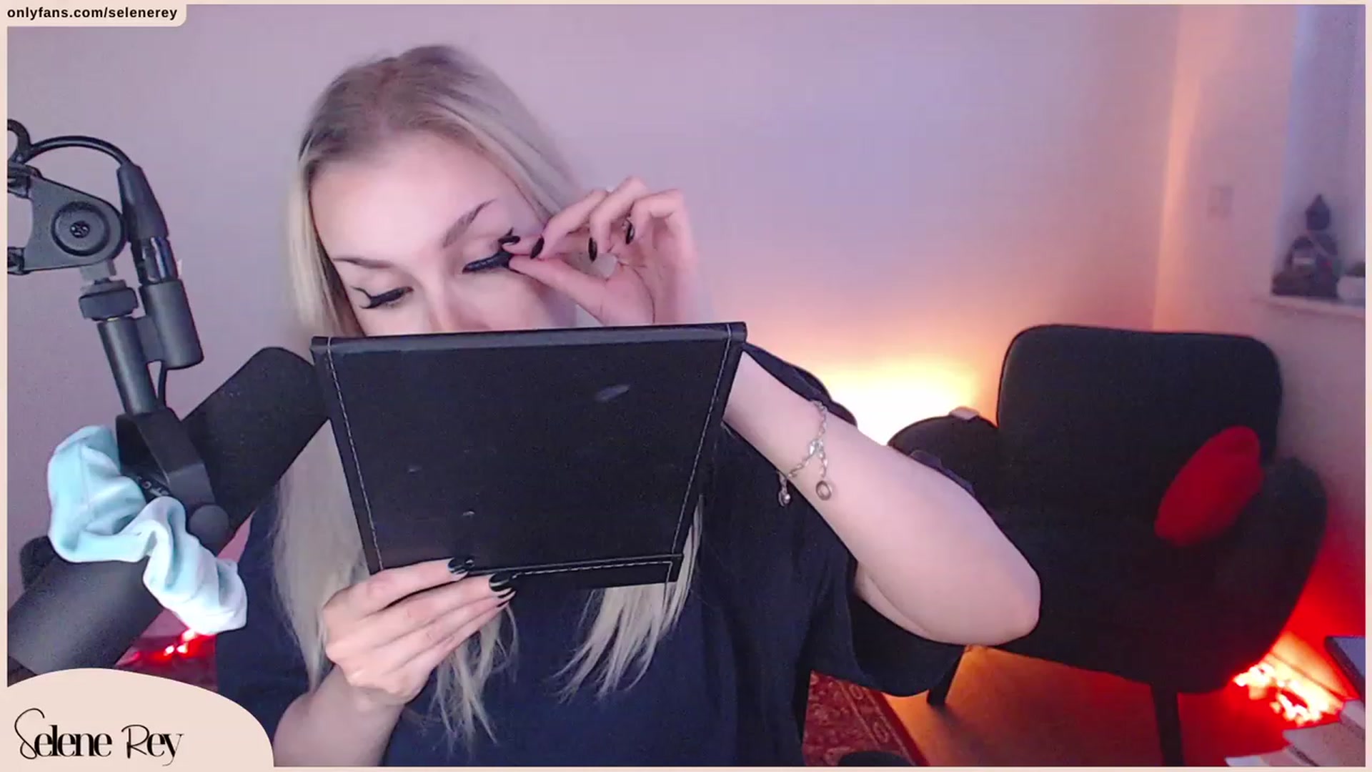 Gallery image thumbnail from SeleneRey's myfreecams stream on, 10/03/2023, 17:03 image 8 of 20
