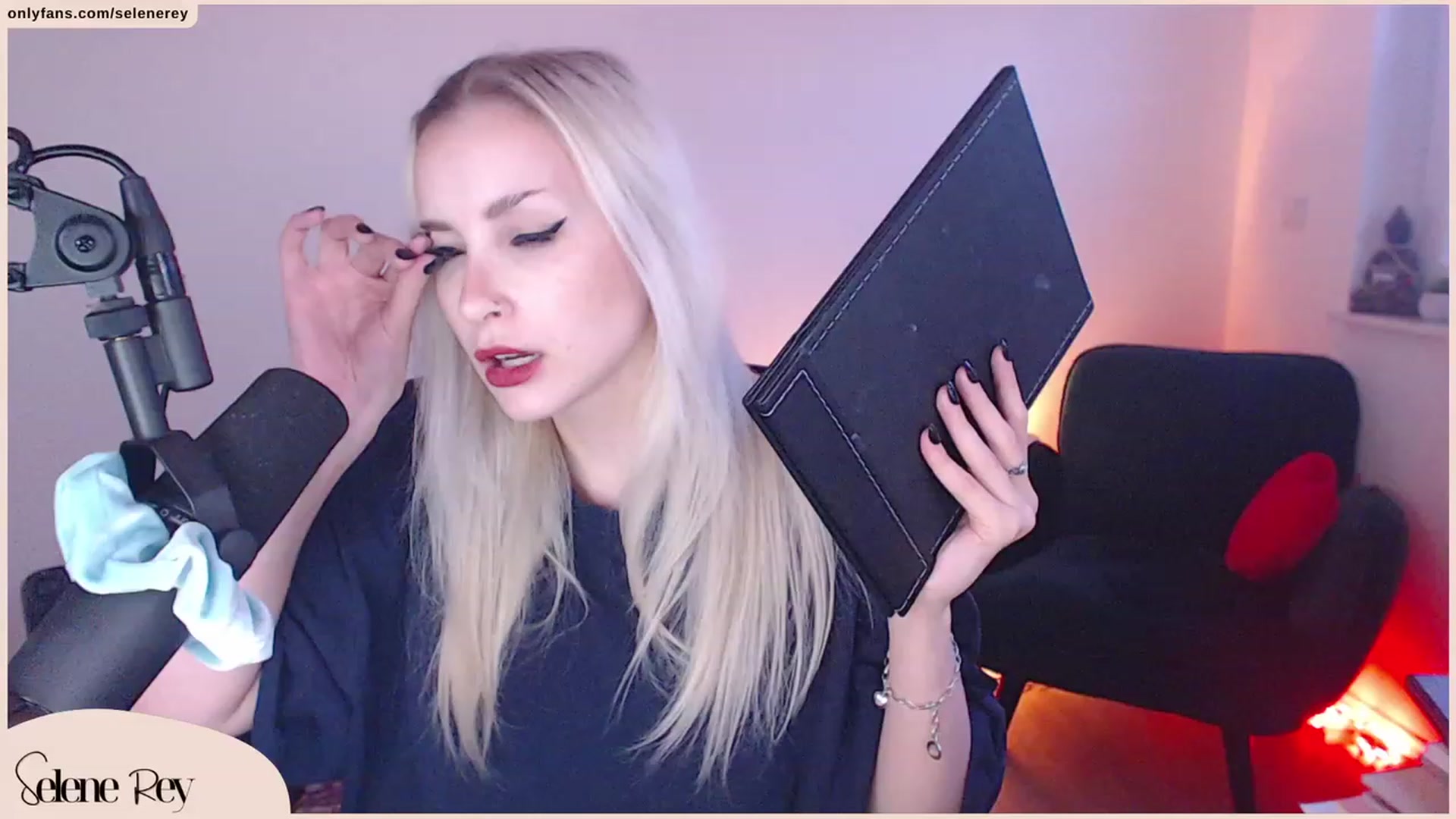 Gallery image thumbnail from SeleneRey's myfreecams stream on, 10/03/2023, 17:03 image 7 of 20