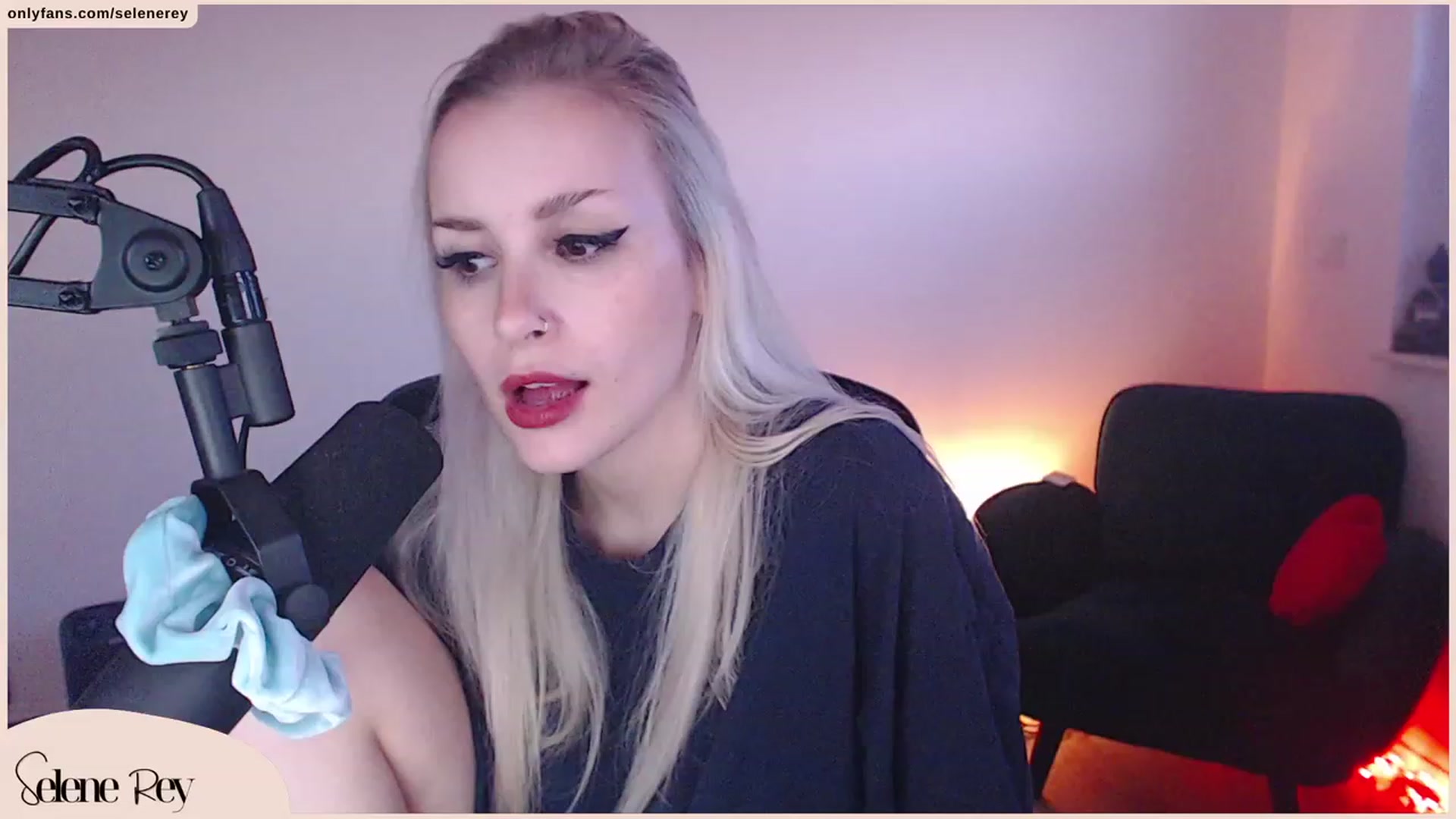 Gallery image thumbnail from SeleneRey's myfreecams stream on, 10/03/2023, 17:03 image 19 of 20