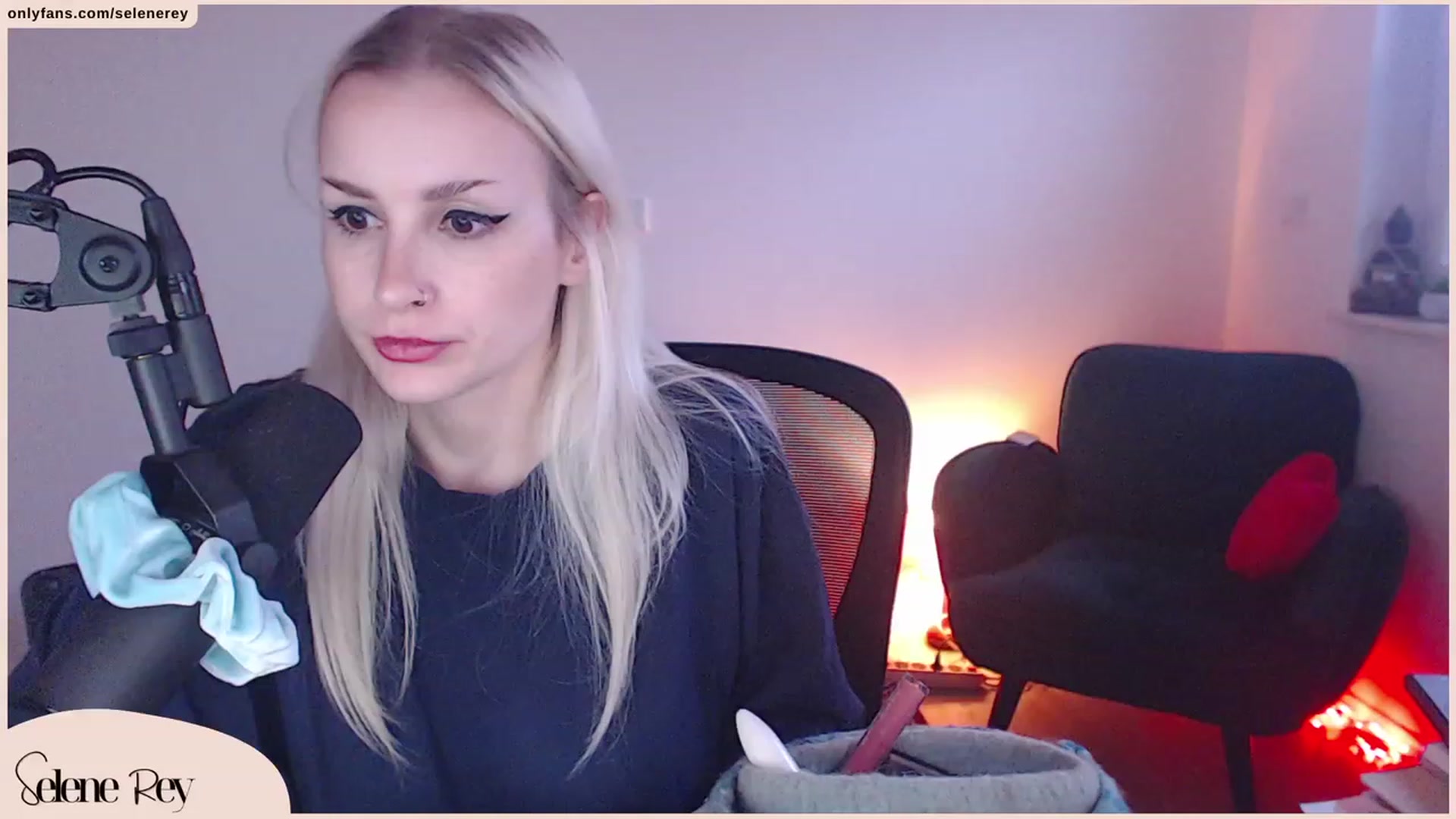 Gallery image thumbnail from SeleneRey's myfreecams stream on, 10/03/2023, 17:03 image 2 of 20