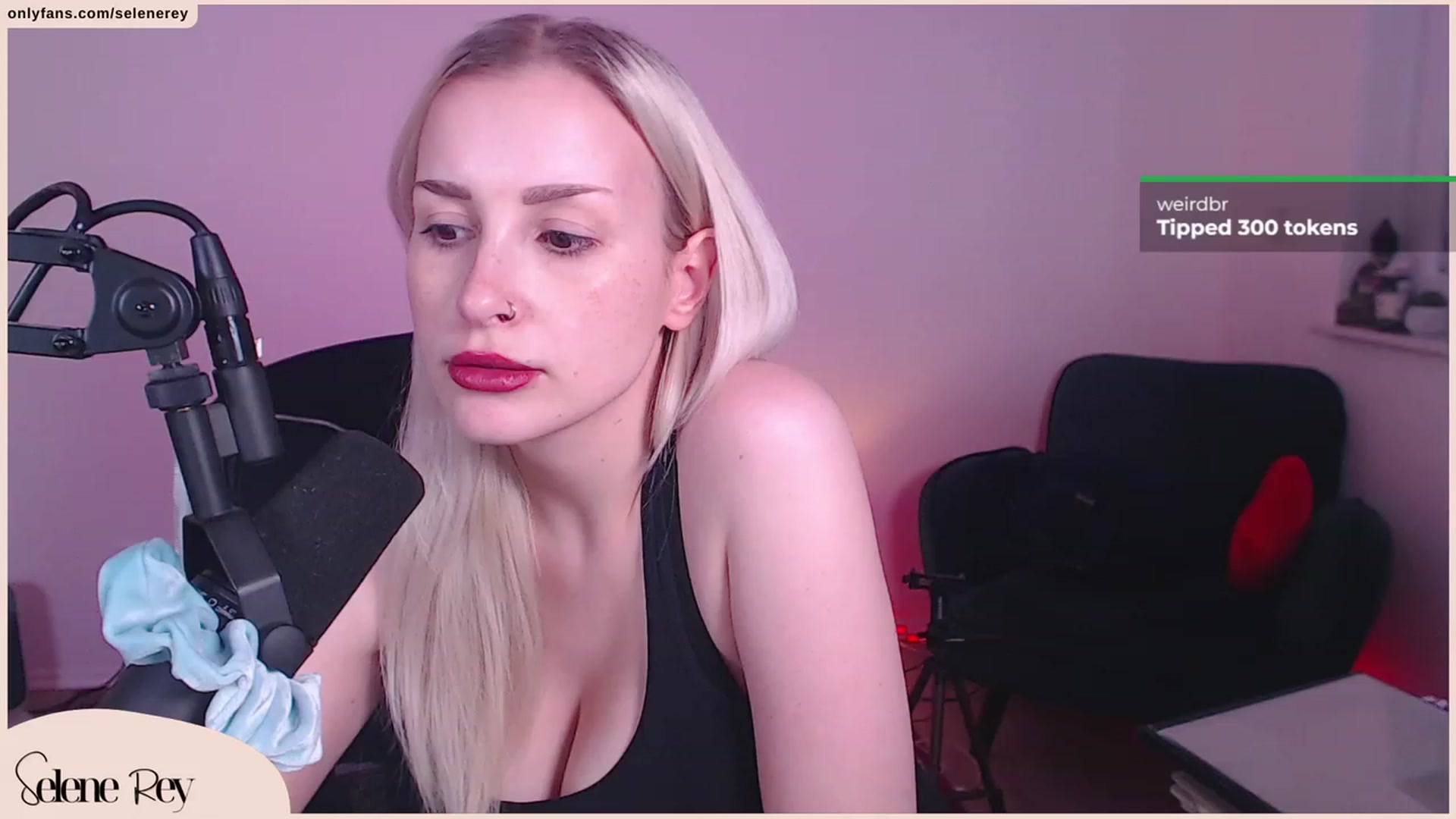 Gallery image thumbnail from SeleneRey's myfreecams stream on, 10/06/2023, 17:09 image 12 of 20