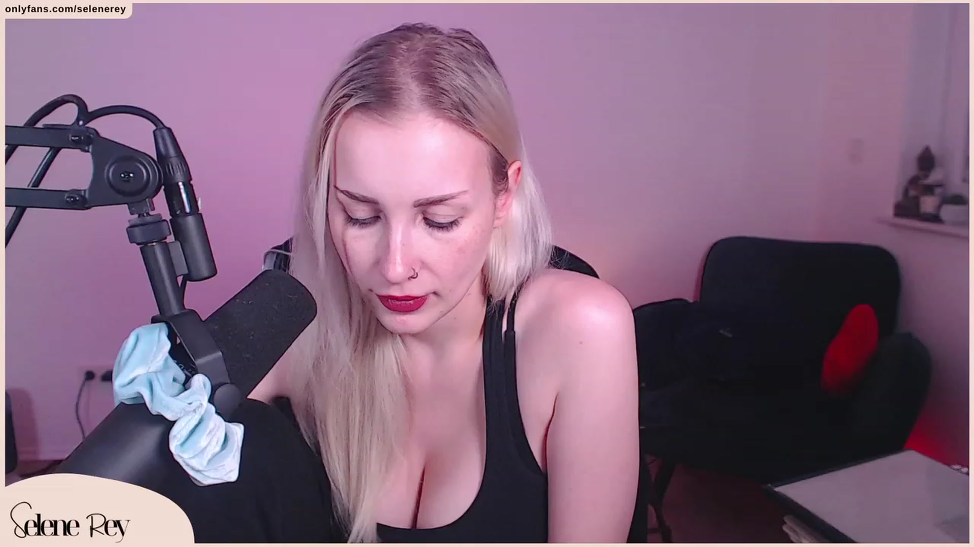 Gallery image thumbnail from SeleneRey's myfreecams stream on, 10/06/2023, 17:09 image 18 of 20