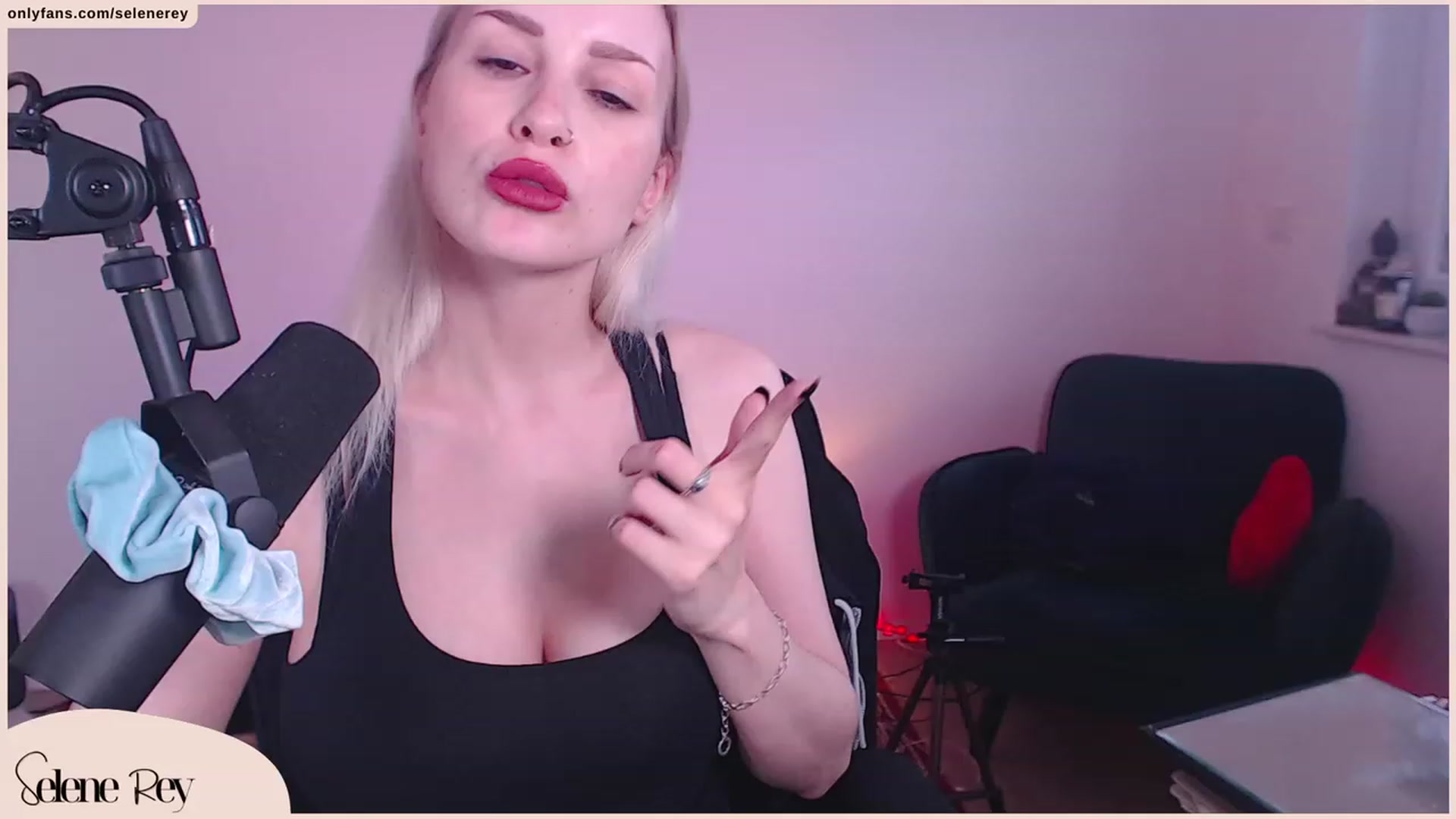 Gallery image thumbnail from SeleneRey's myfreecams stream on, 10/06/2023, 17:09 image 3 of 20