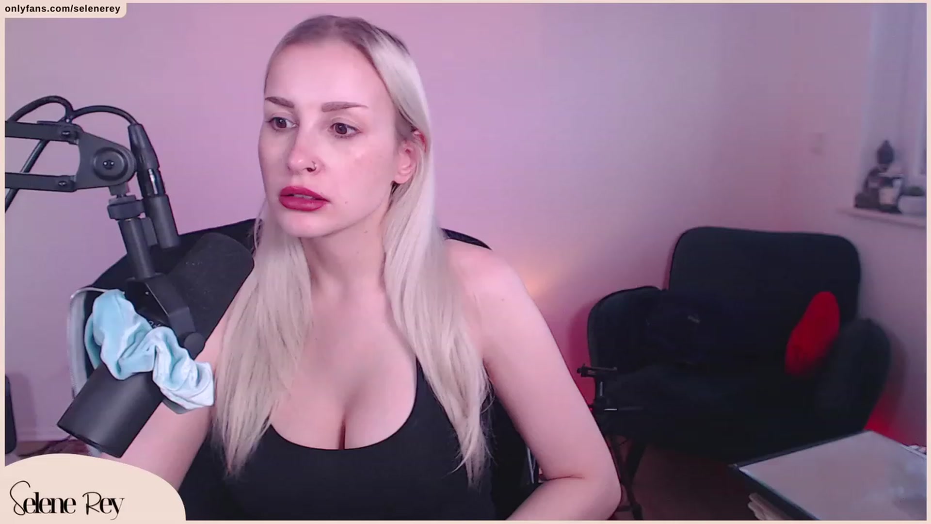 Gallery image thumbnail from SeleneRey's myfreecams stream on, 10/06/2023, 17:09 image 4 of 20
