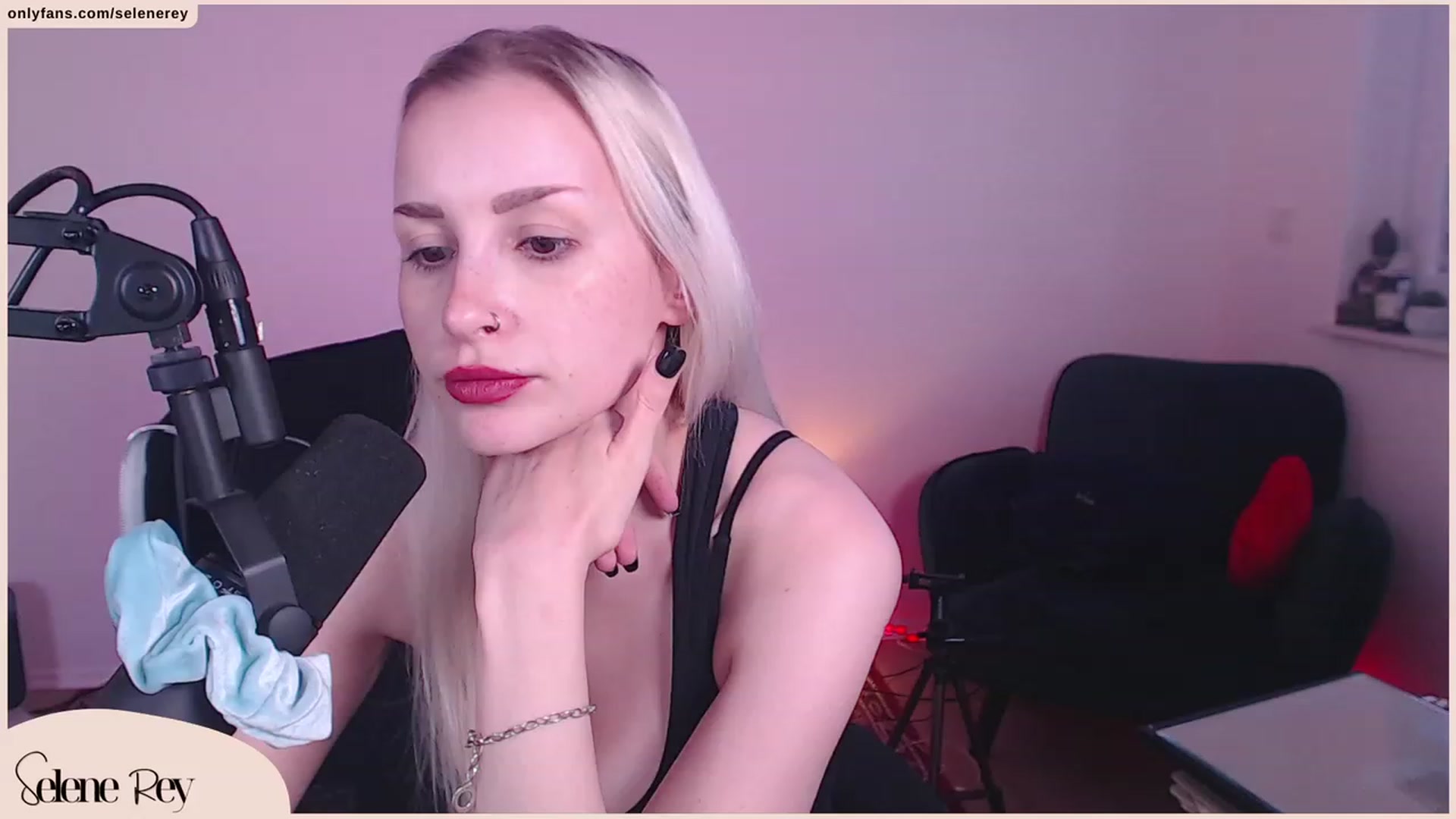 Gallery image thumbnail from SeleneRey's myfreecams stream on, 10/06/2023, 17:09 image 6 of 20