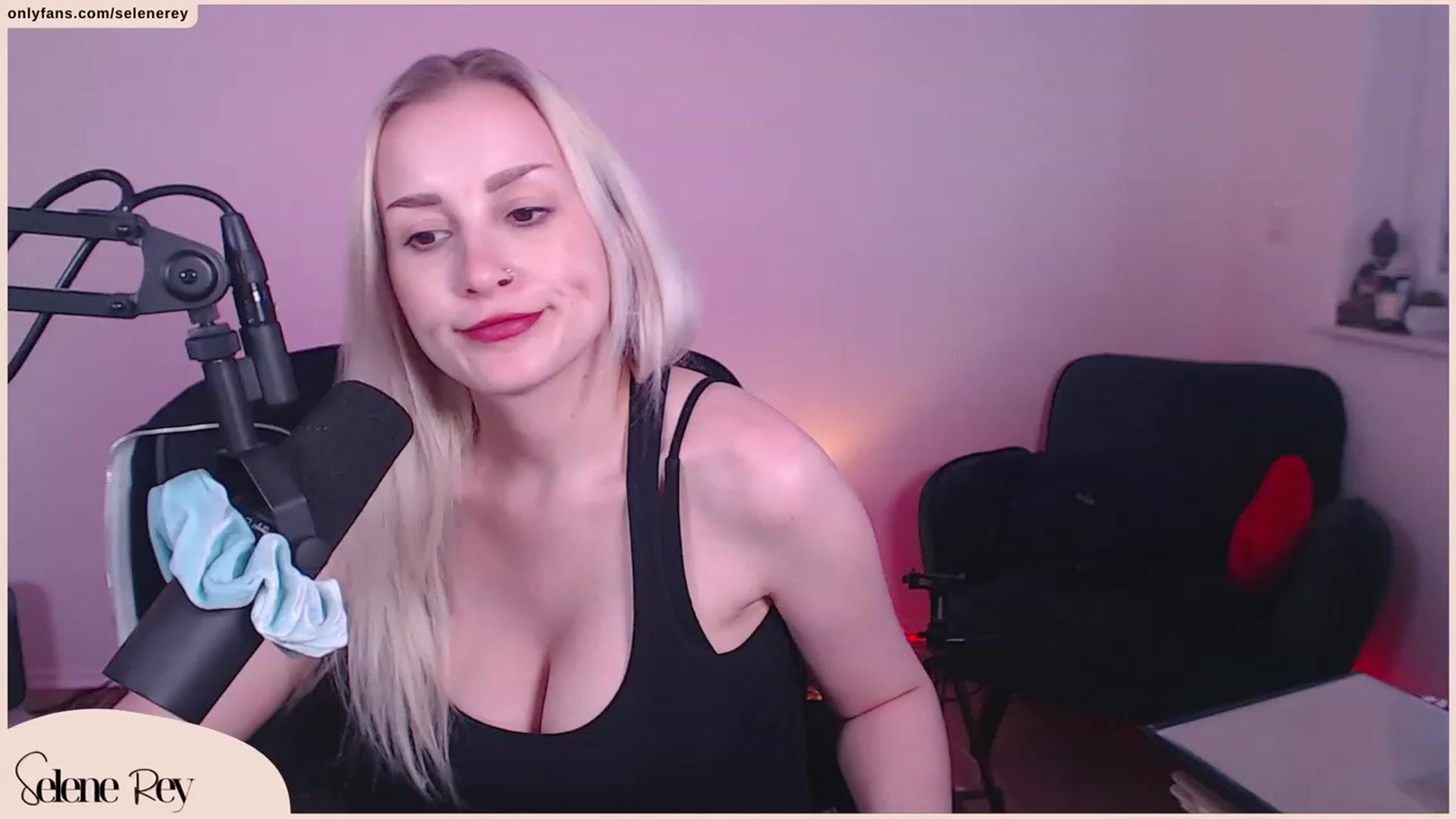 Gallery image thumbnail from SeleneRey's myfreecams stream on, 10/06/2023, 17:09 image 8 of 20