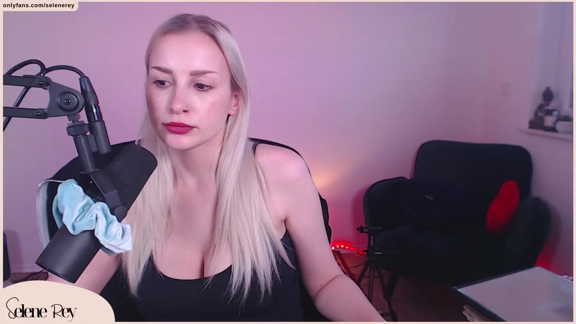 Gallery image thumbnail from SeleneRey's myfreecams stream on, 10/06/2023, 17:09 image 5 of 20