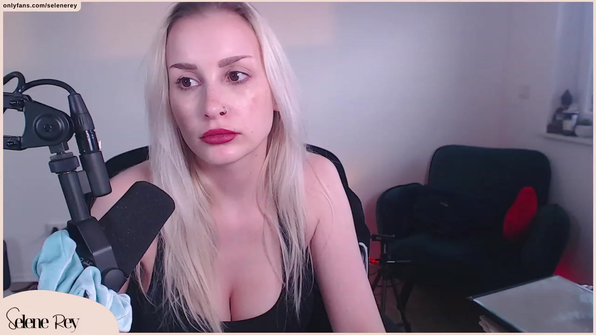 Gallery image thumbnail from SeleneRey's myfreecams stream on, 10/06/2023, 17:09 image 1 of 20