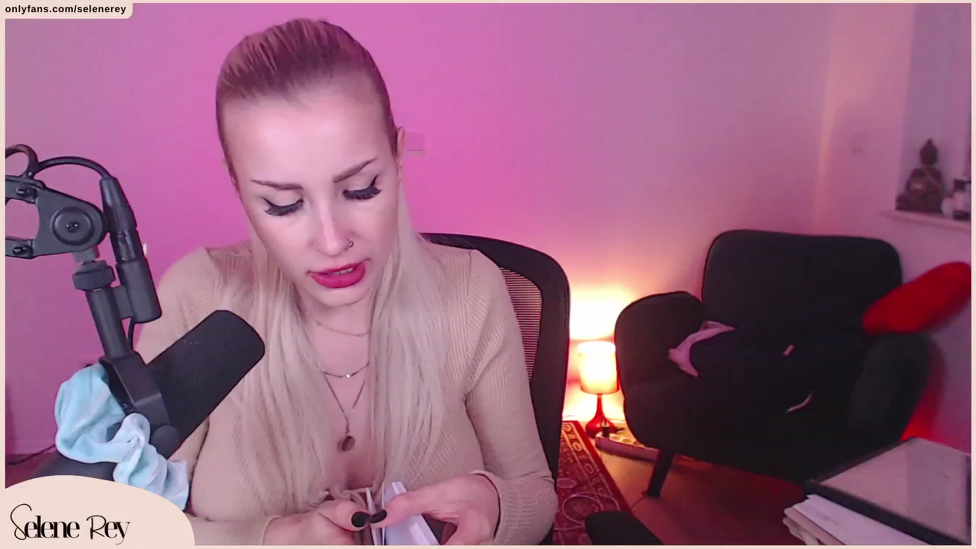 Gallery image thumbnail from SeleneRey's myfreecams stream on, 10/08/2023, 17:06 image 3 of 20