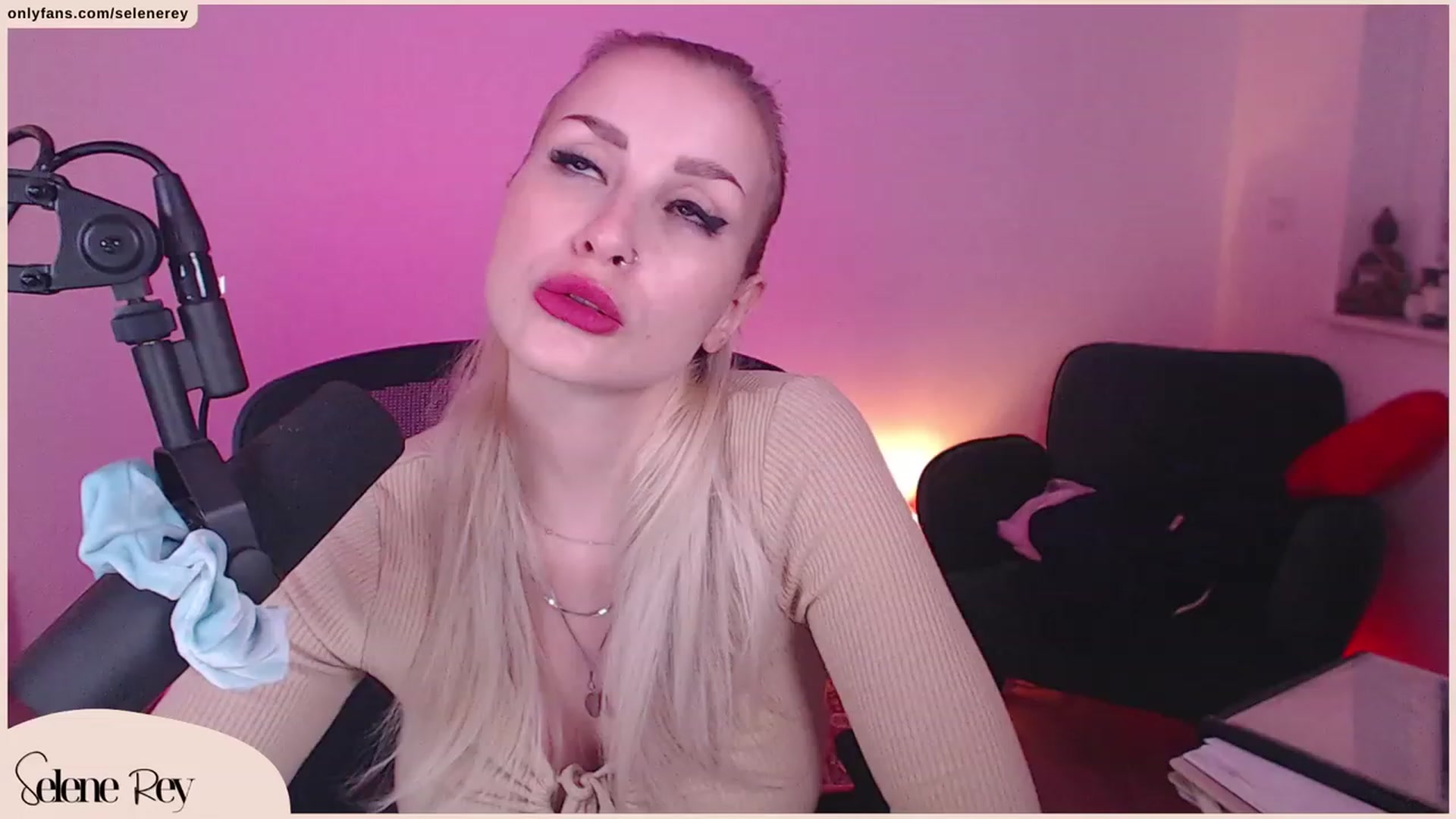 Gallery image thumbnail from SeleneRey's myfreecams stream on, 10/08/2023, 17:06 image 1 of 20