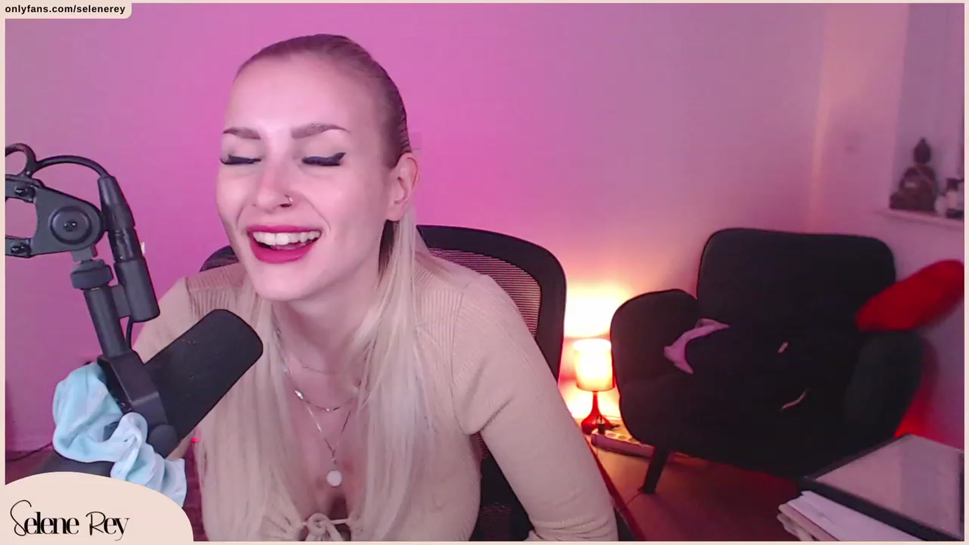 Gallery image thumbnail from SeleneRey's myfreecams stream on, 10/08/2023, 17:06 image 5 of 20