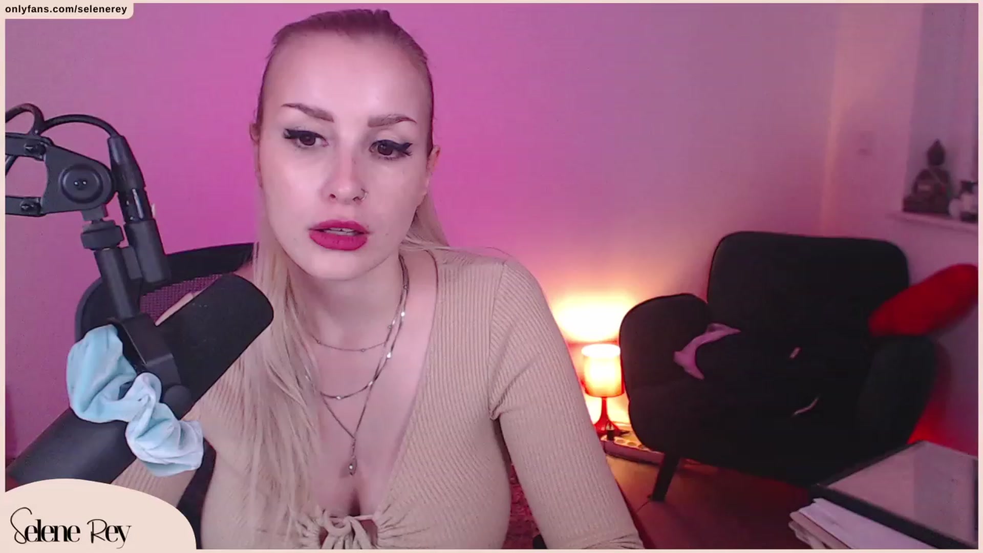 Gallery image thumbnail from SeleneRey's myfreecams stream on, 10/08/2023, 17:06 image 14 of 20