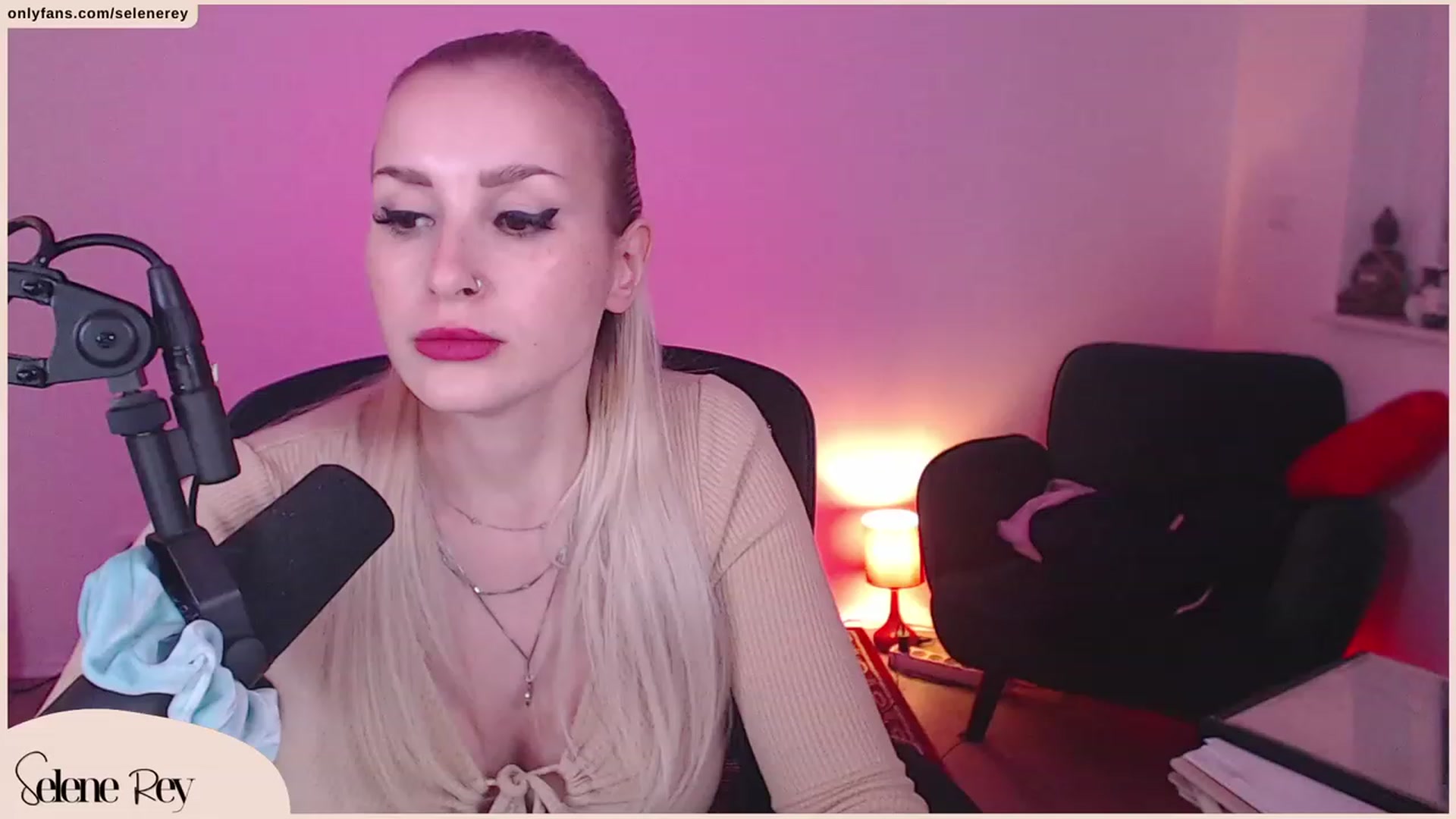 Gallery image thumbnail from SeleneRey's myfreecams stream on, 10/08/2023, 17:06 image 8 of 20