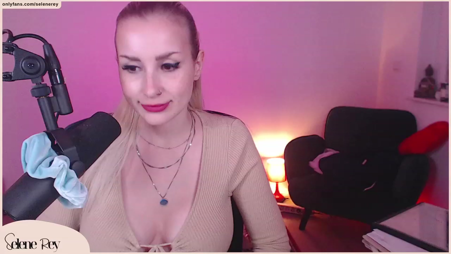 Gallery image thumbnail from SeleneRey's myfreecams stream on, 10/08/2023, 17:06 image 19 of 20