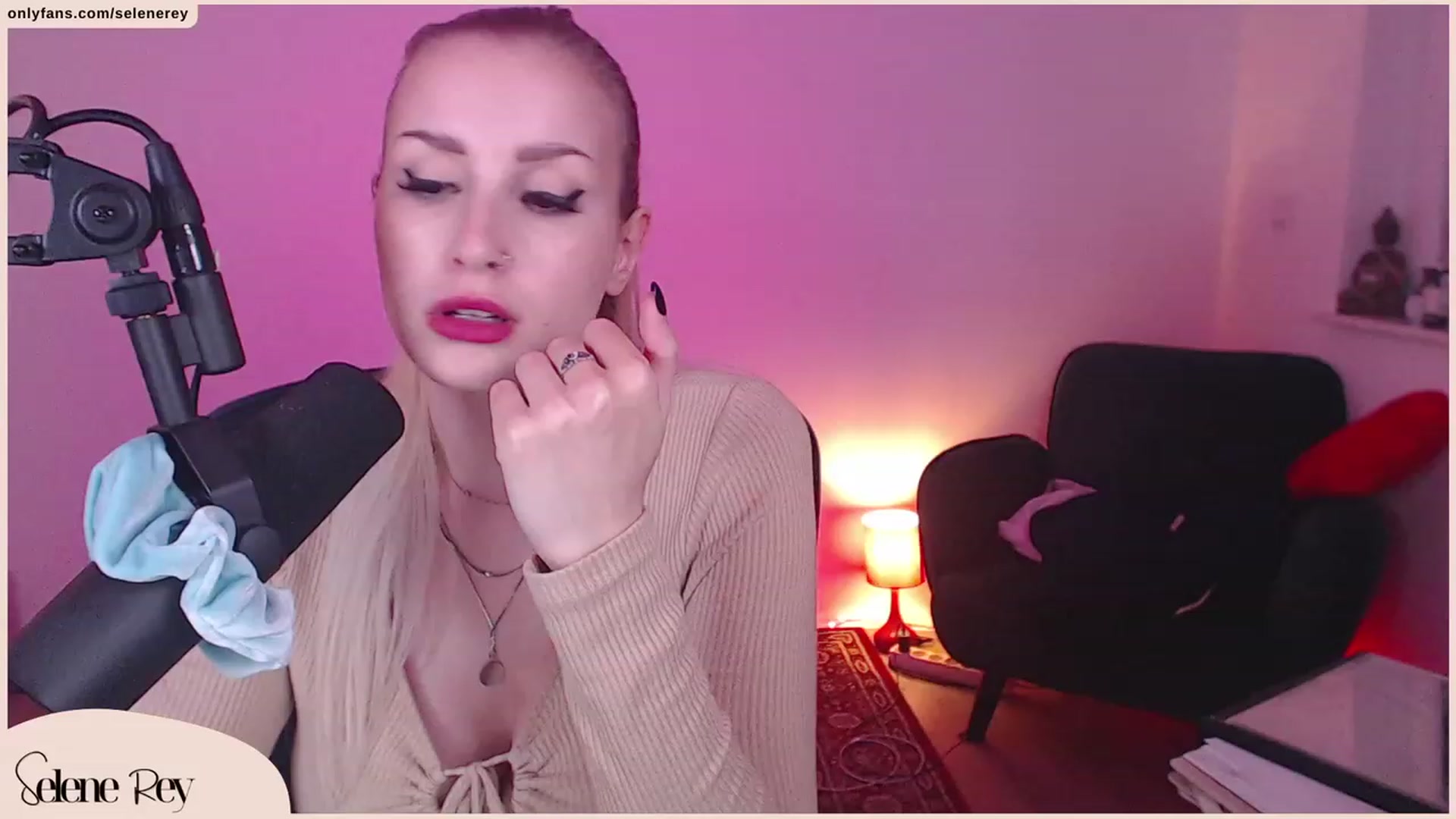 Gallery image thumbnail from SeleneRey's myfreecams stream on, 10/08/2023, 17:06 image 15 of 20