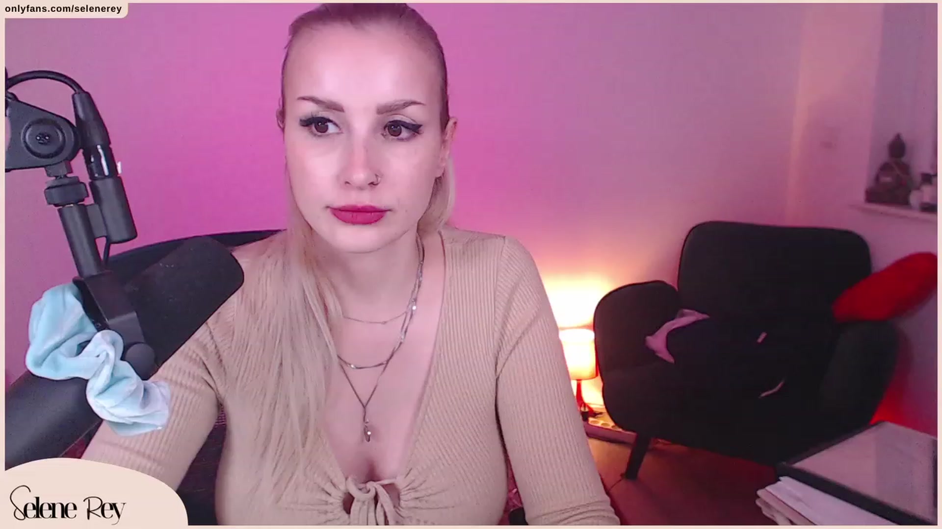 Gallery image thumbnail from SeleneRey's myfreecams stream on, 10/08/2023, 17:06 image 13 of 20