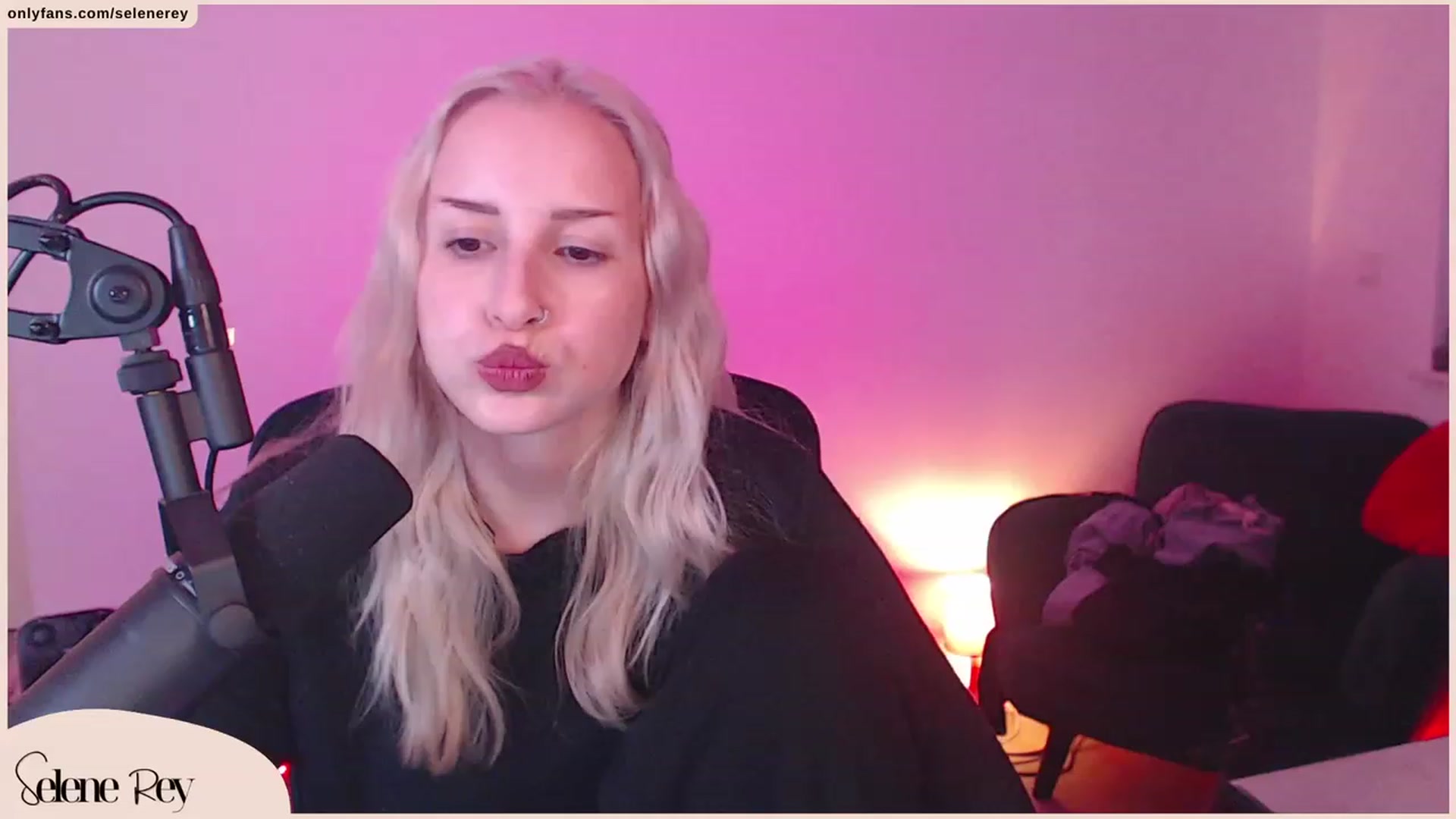 Gallery image thumbnail from SeleneRey's myfreecams stream on, 10/19/2023, 17:14 image 12 of 20