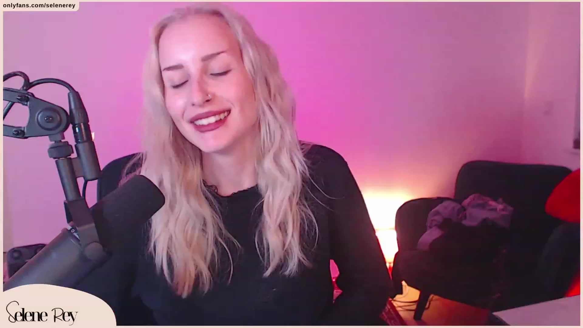 Gallery image thumbnail from SeleneRey's myfreecams stream on, 10/19/2023, 17:14 image 19 of 20