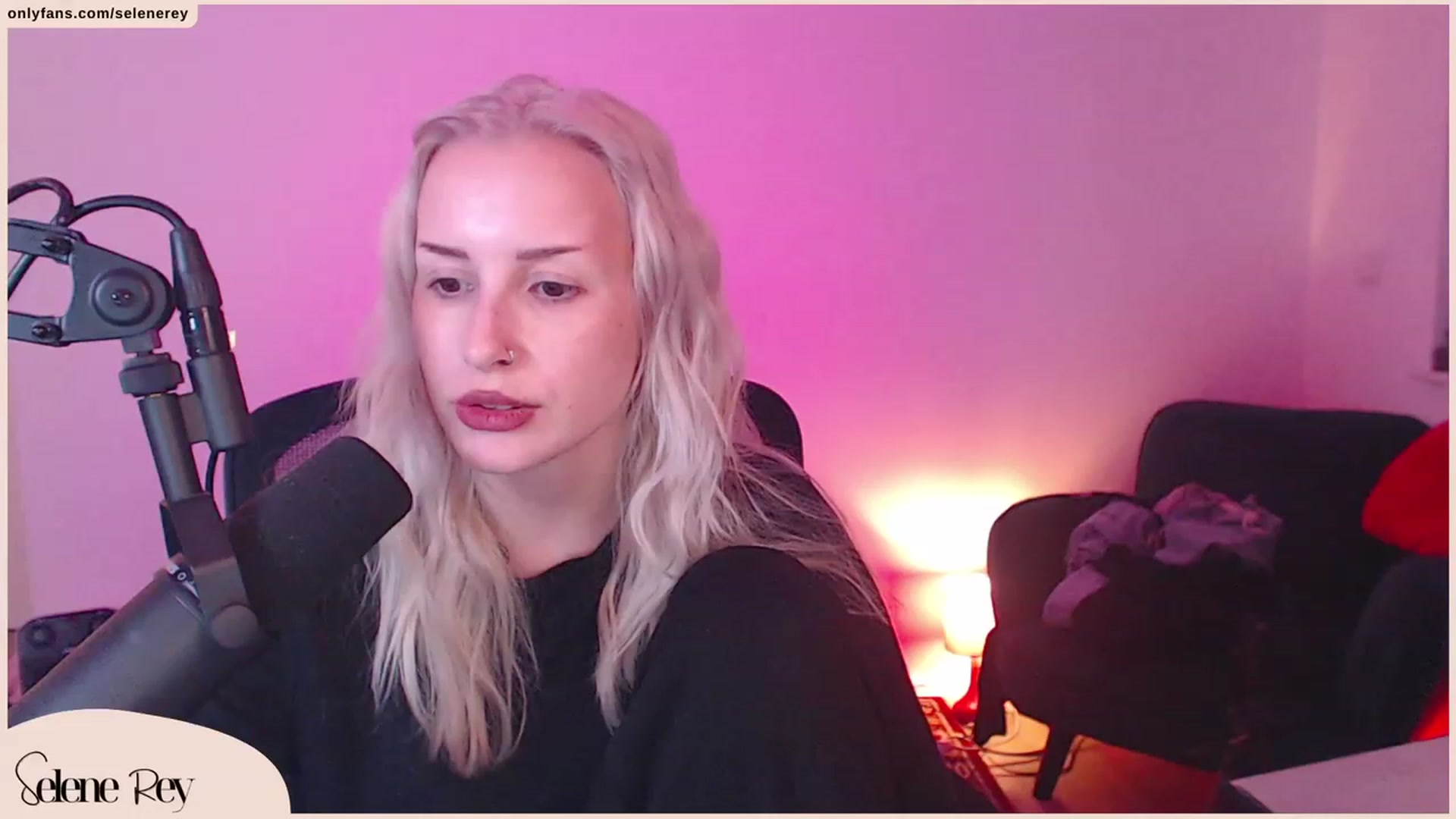 Gallery image thumbnail from SeleneRey's myfreecams stream on, 10/19/2023, 17:14 image 17 of 20