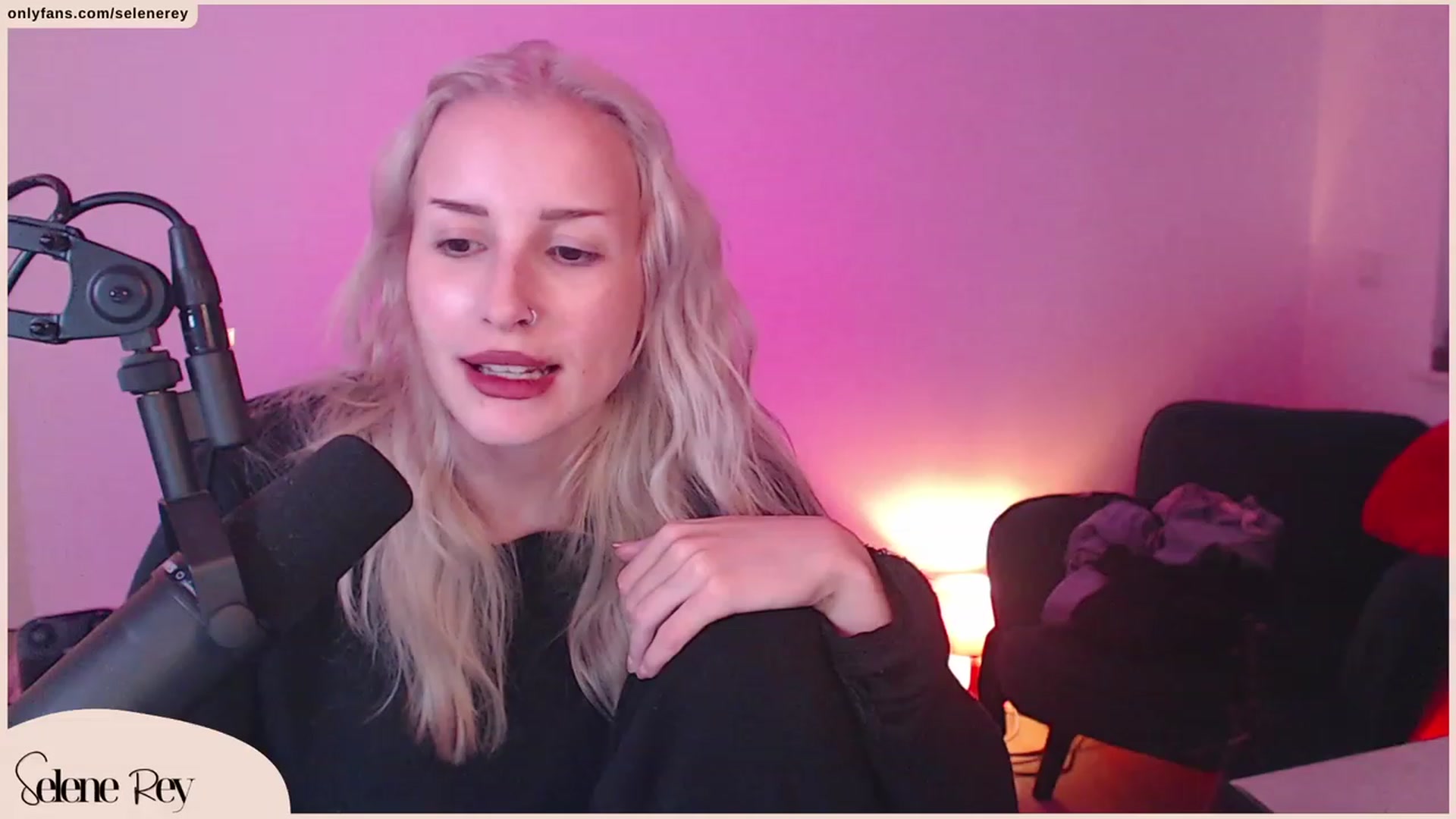 Gallery image thumbnail from SeleneRey's myfreecams stream on, 10/19/2023, 17:14 image 15 of 20