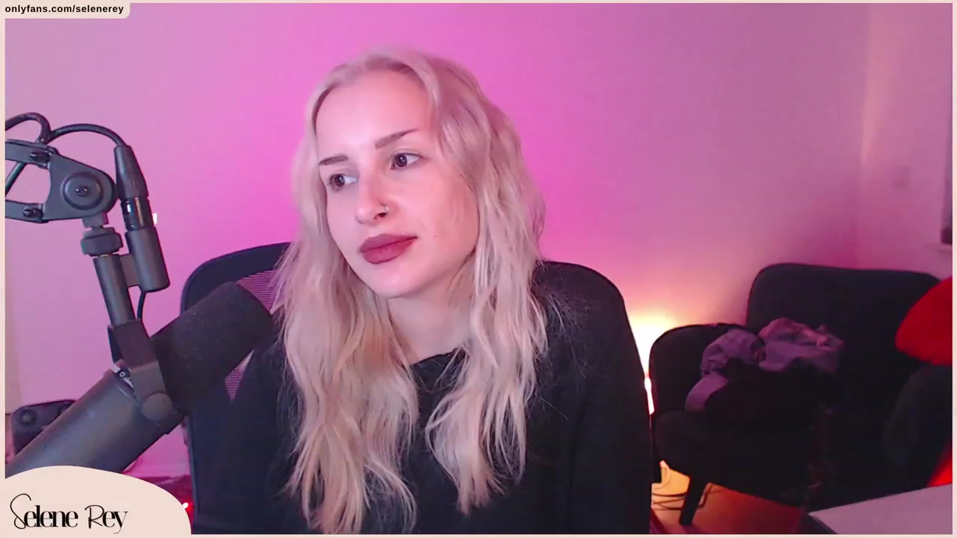Gallery image thumbnail from SeleneRey's myfreecams stream on, 10/19/2023, 17:14 image 6 of 20