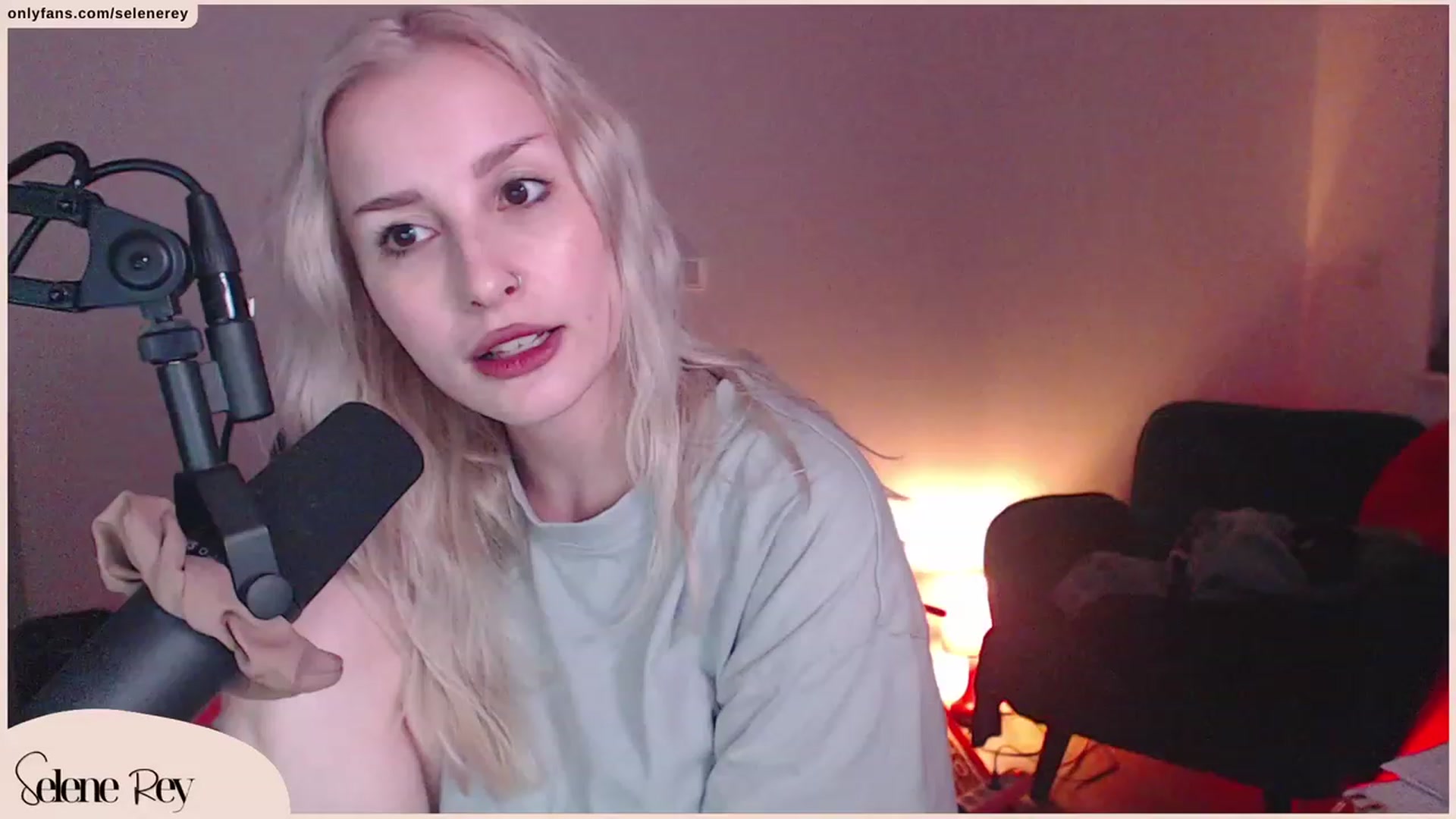 Gallery image thumbnail from SeleneRey's myfreecams stream on, 10/21/2023, 17:02 image 15 of 20