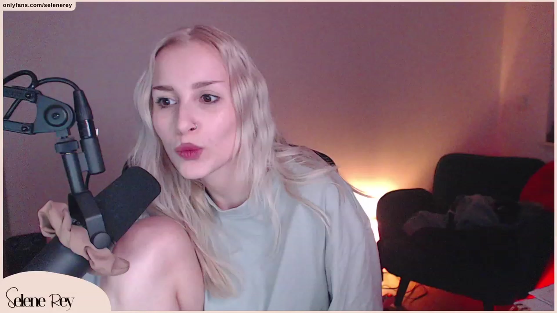 Gallery image thumbnail from SeleneRey's myfreecams stream on, 10/21/2023, 17:02 image 14 of 20