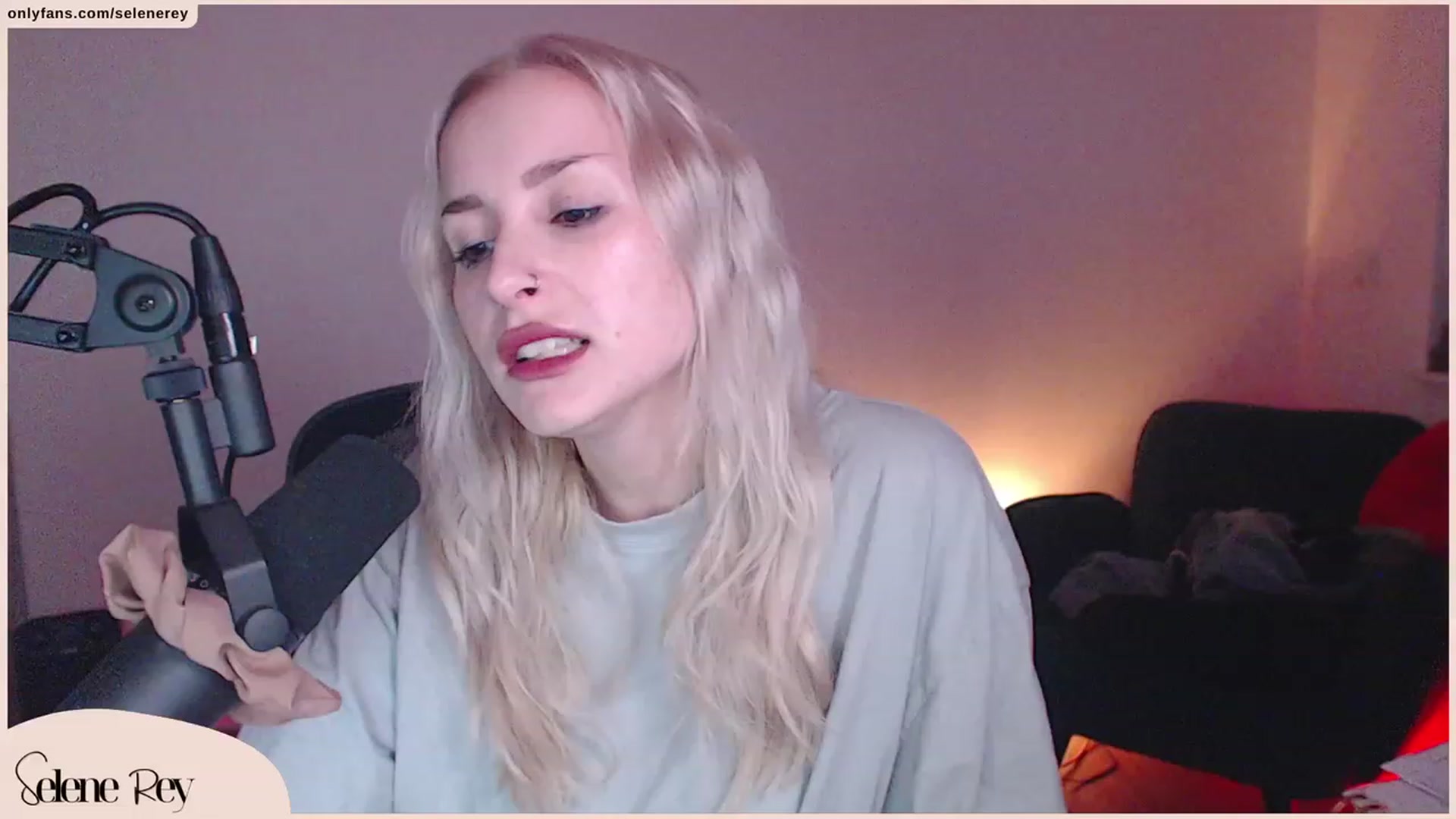 Gallery image thumbnail from SeleneRey's myfreecams stream on, 10/21/2023, 17:02 image 5 of 20