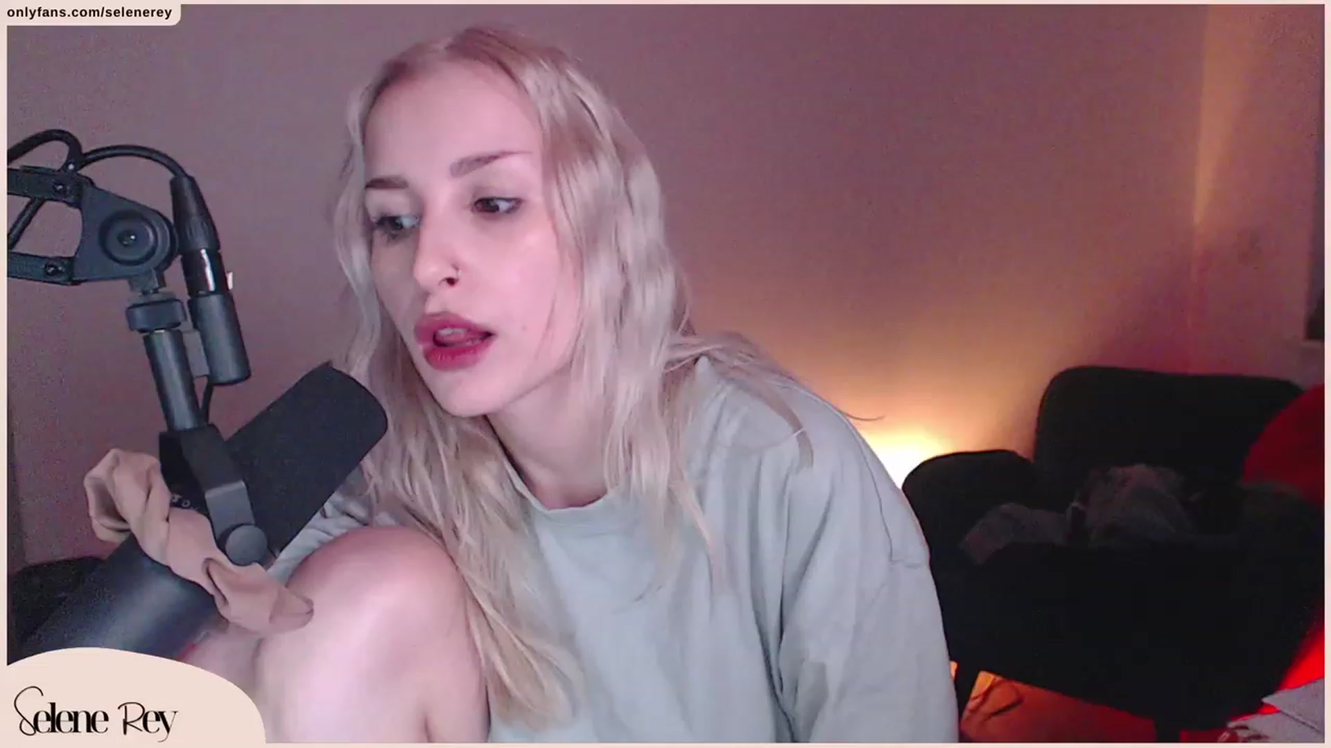Gallery image thumbnail from SeleneRey's myfreecams stream on, 10/21/2023, 17:02 image 16 of 20