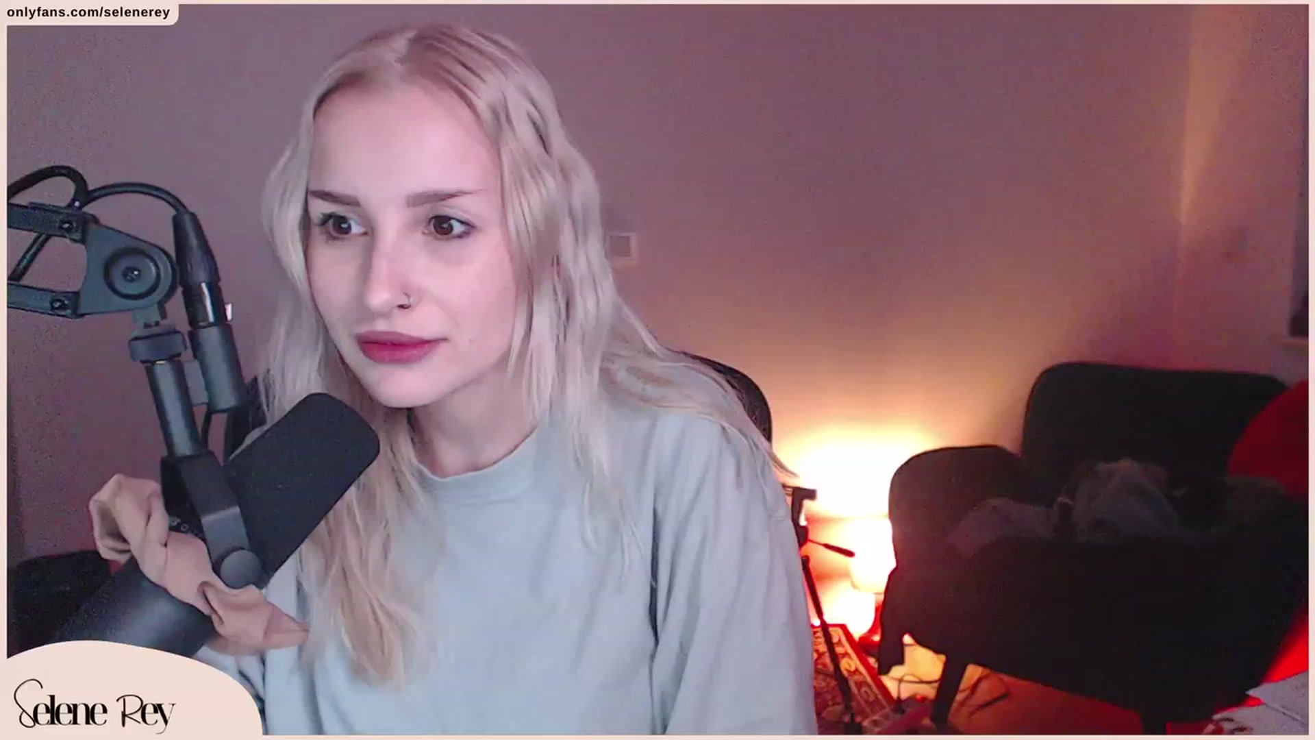 Gallery image thumbnail from SeleneRey's myfreecams stream on, 10/21/2023, 17:02 image 10 of 20