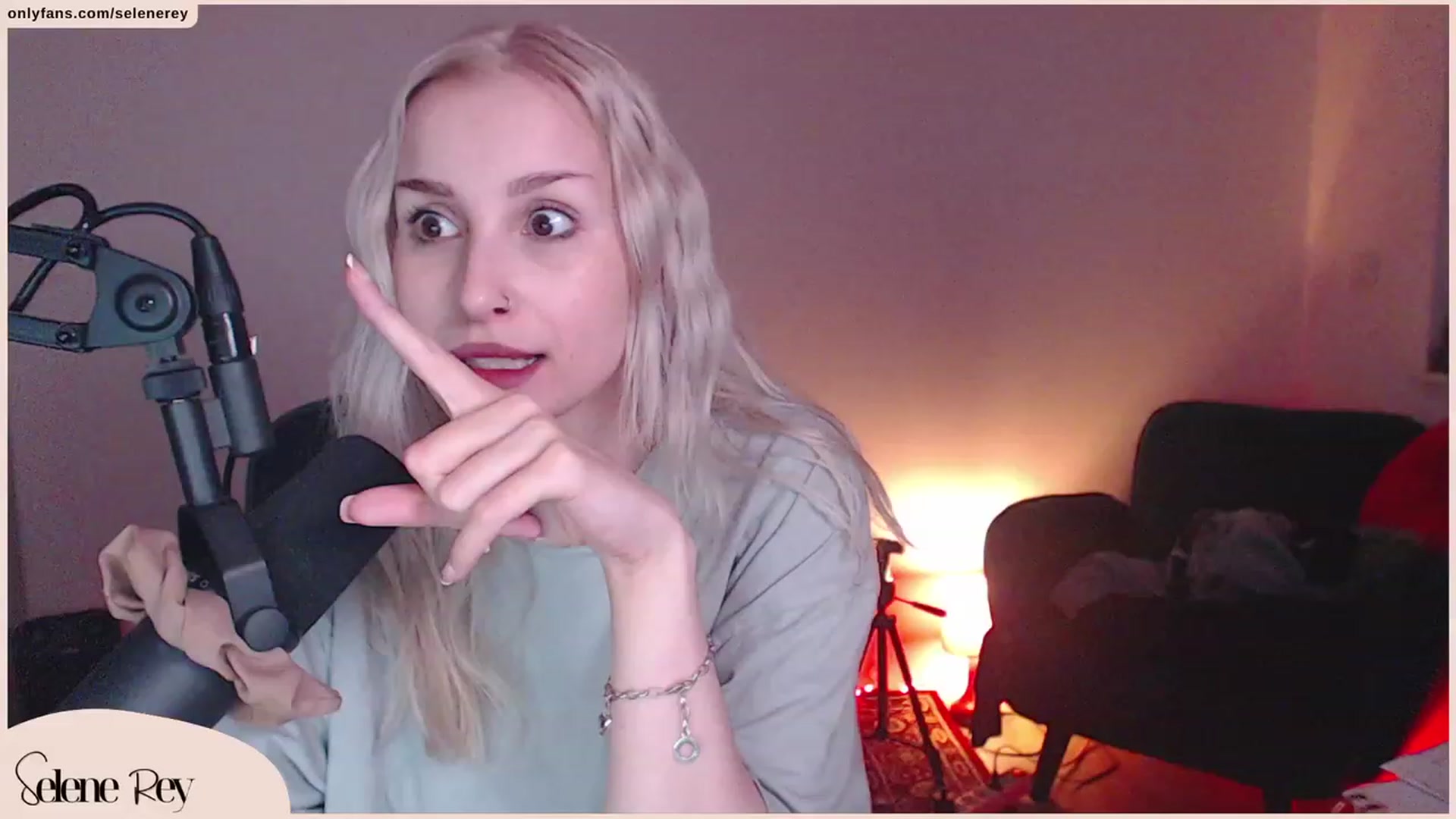 Gallery image thumbnail from SeleneRey's myfreecams stream on, 10/21/2023, 17:02 image 9 of 20