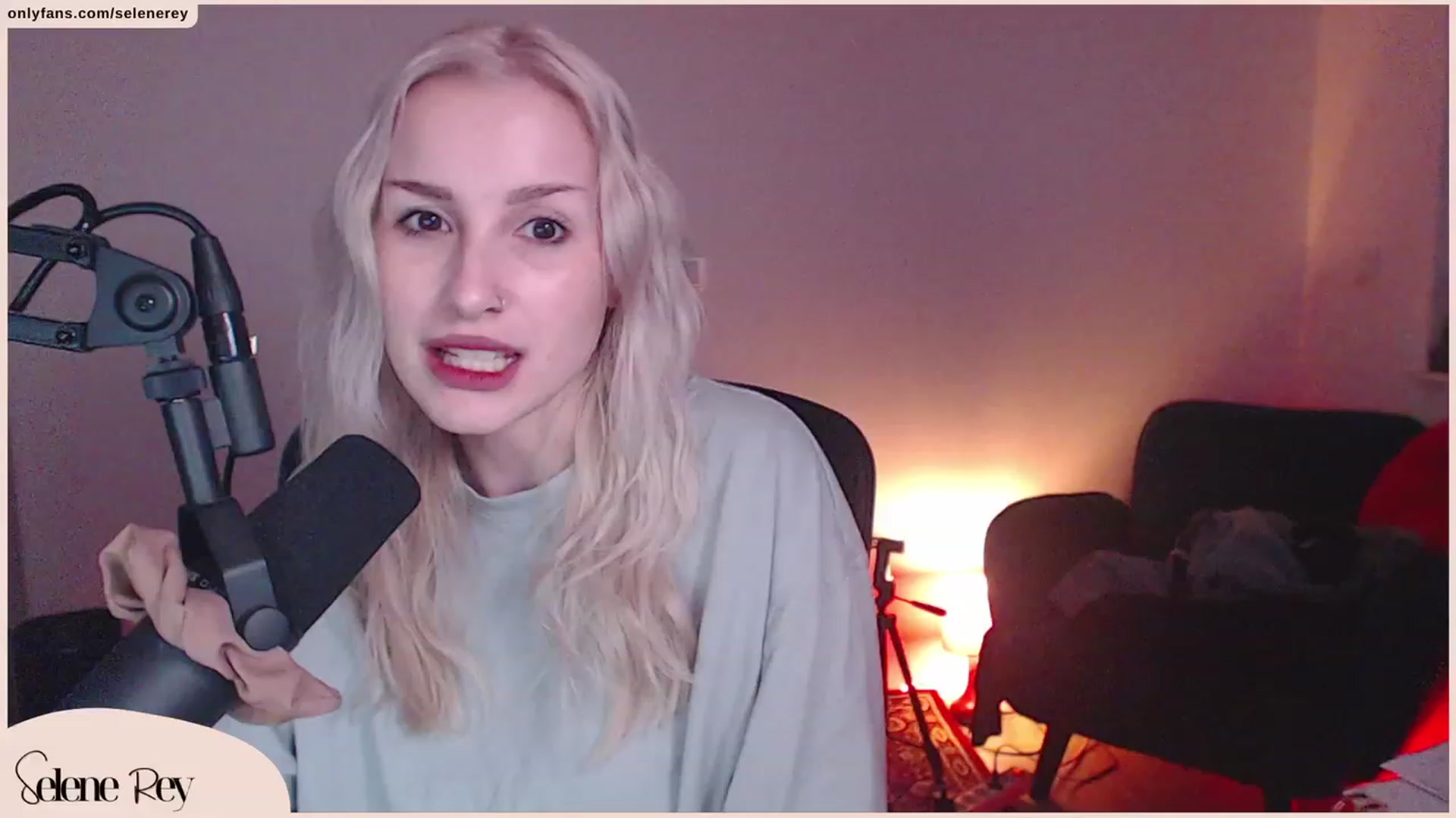 Gallery image thumbnail from SeleneRey's myfreecams stream on, 10/21/2023, 17:02 image 6 of 20
