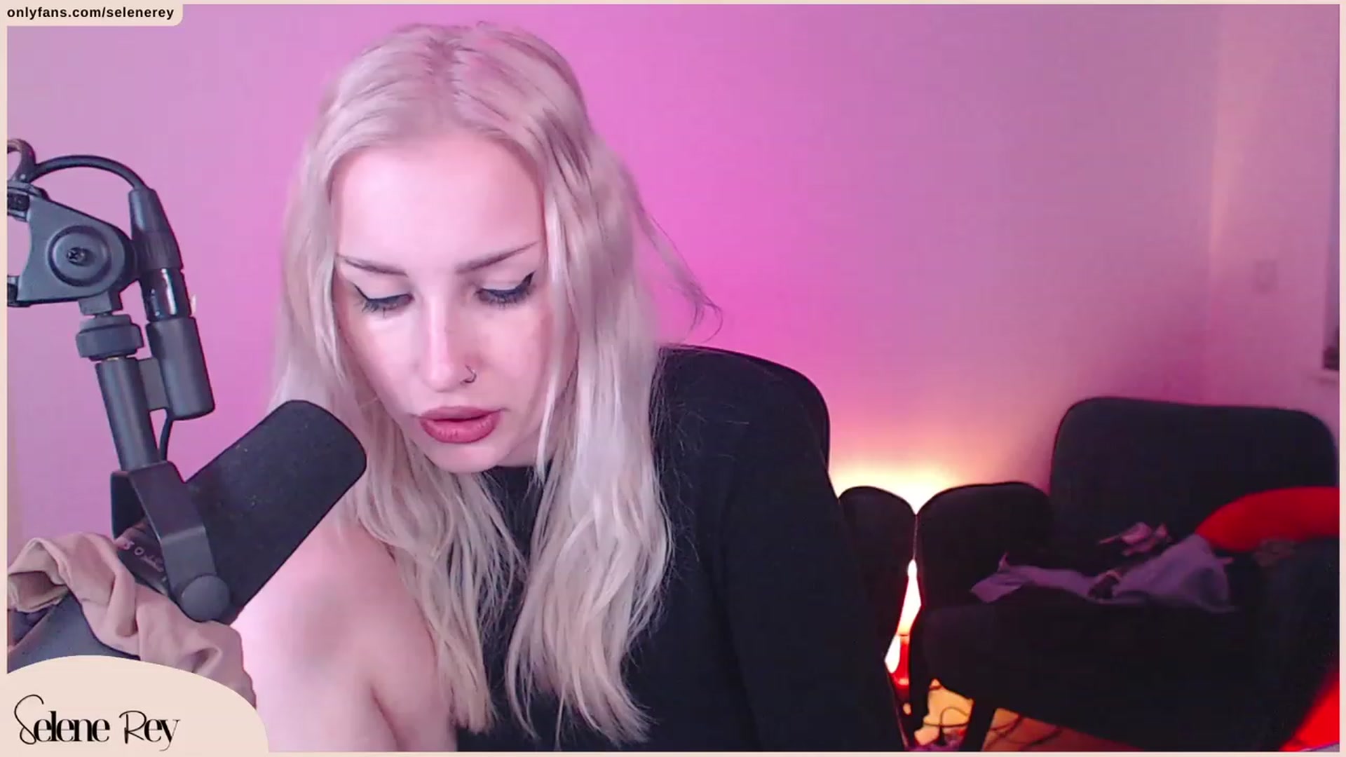 Gallery image thumbnail from SeleneRey's myfreecams stream on, 10/22/2023, 17:08 image 7 of 20