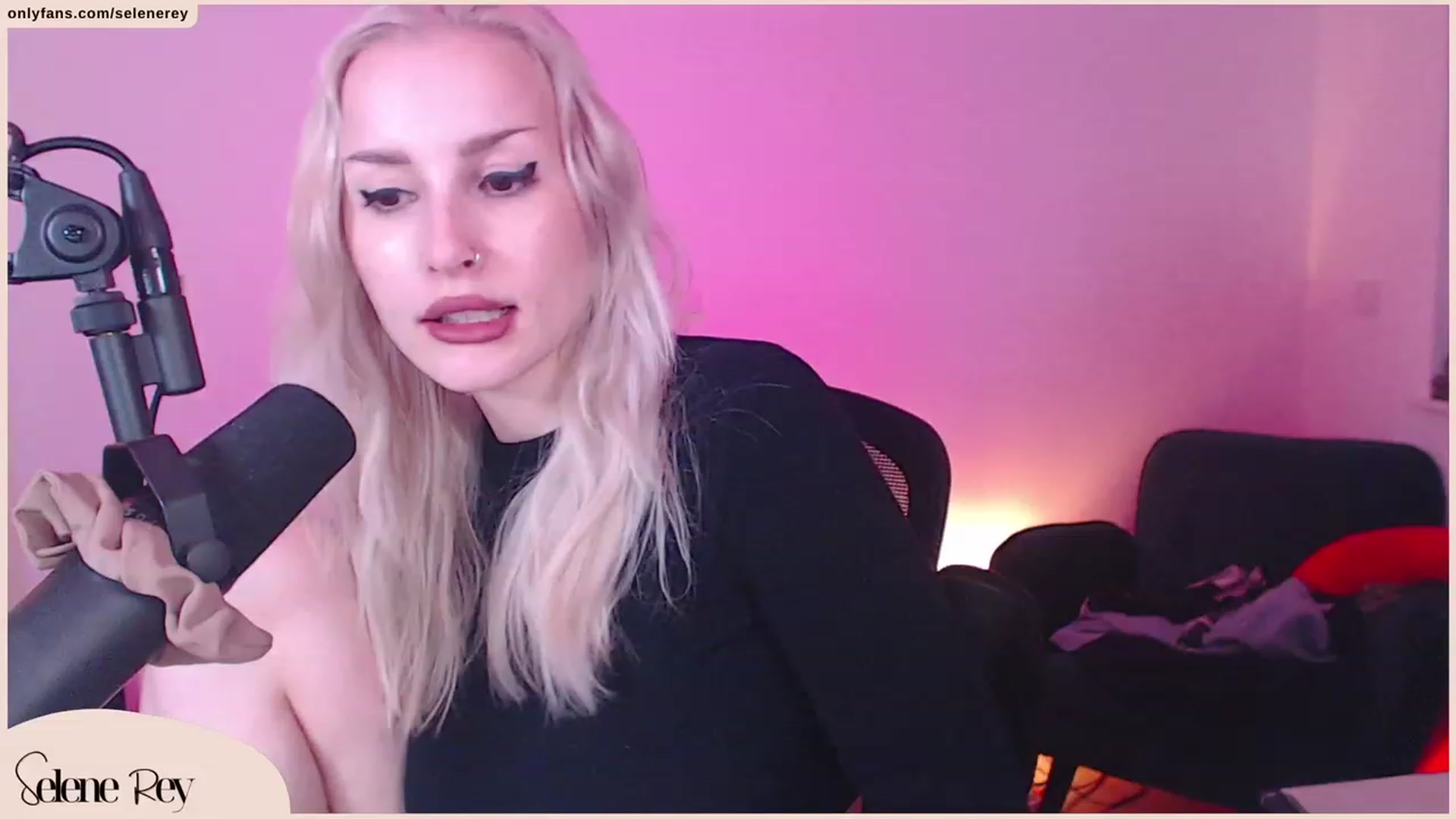 Gallery image thumbnail from SeleneRey's myfreecams stream on, 10/22/2023, 17:08 image 2 of 20