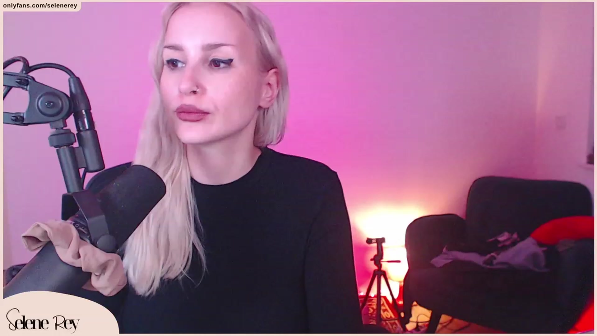 Gallery image thumbnail from SeleneRey's myfreecams stream on, 10/22/2023, 17:08 image 15 of 20
