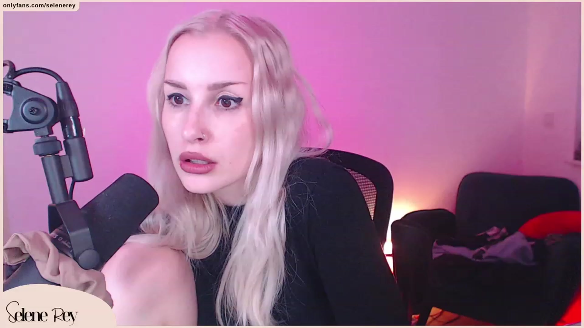 Gallery image thumbnail from SeleneRey's myfreecams stream on, 10/22/2023, 17:08 image 6 of 20