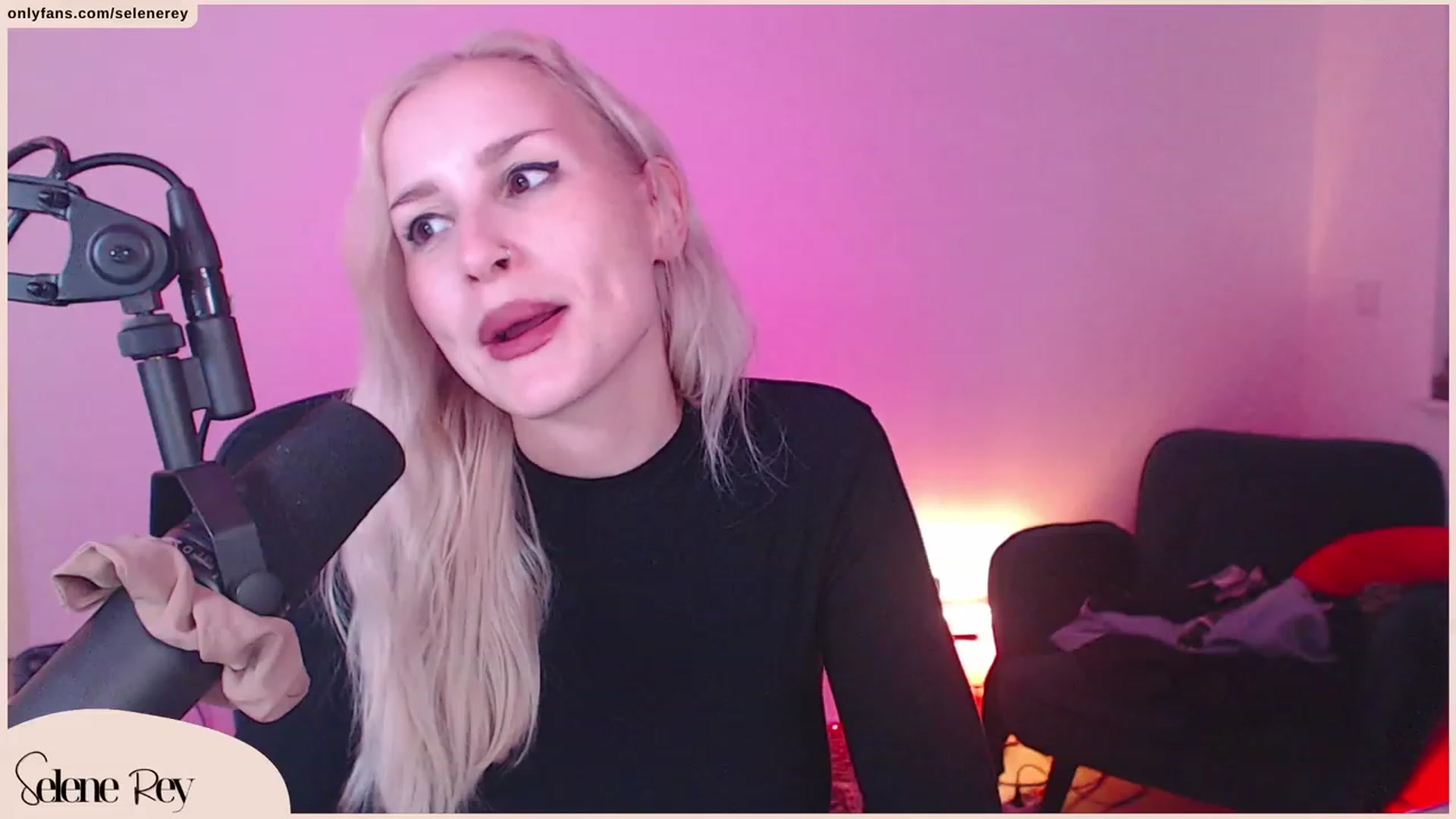 Gallery image thumbnail from SeleneRey's myfreecams stream on, 10/22/2023, 17:08 image 16 of 20