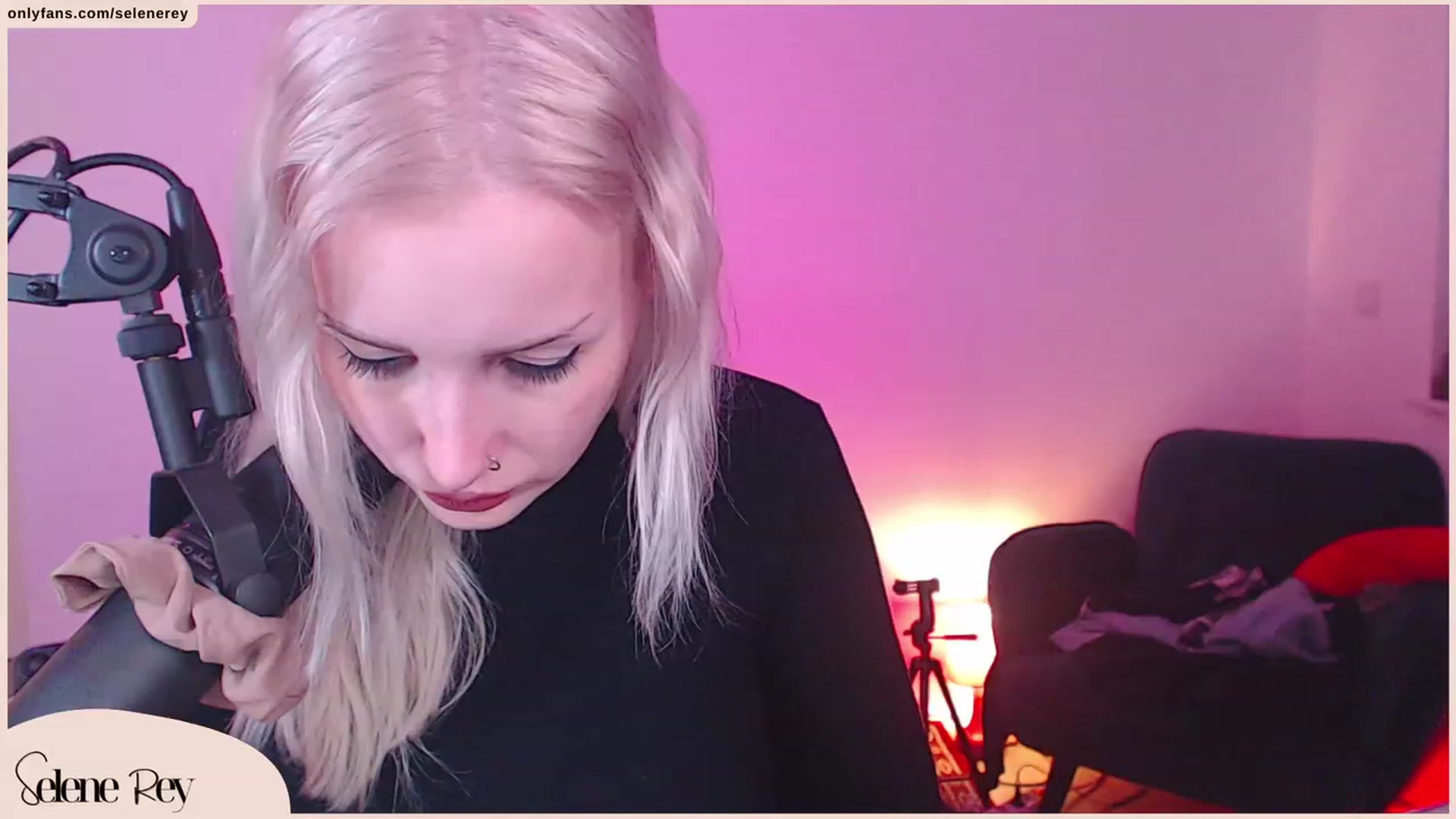 Gallery image thumbnail from SeleneRey's myfreecams stream on, 10/22/2023, 17:08 image 17 of 20