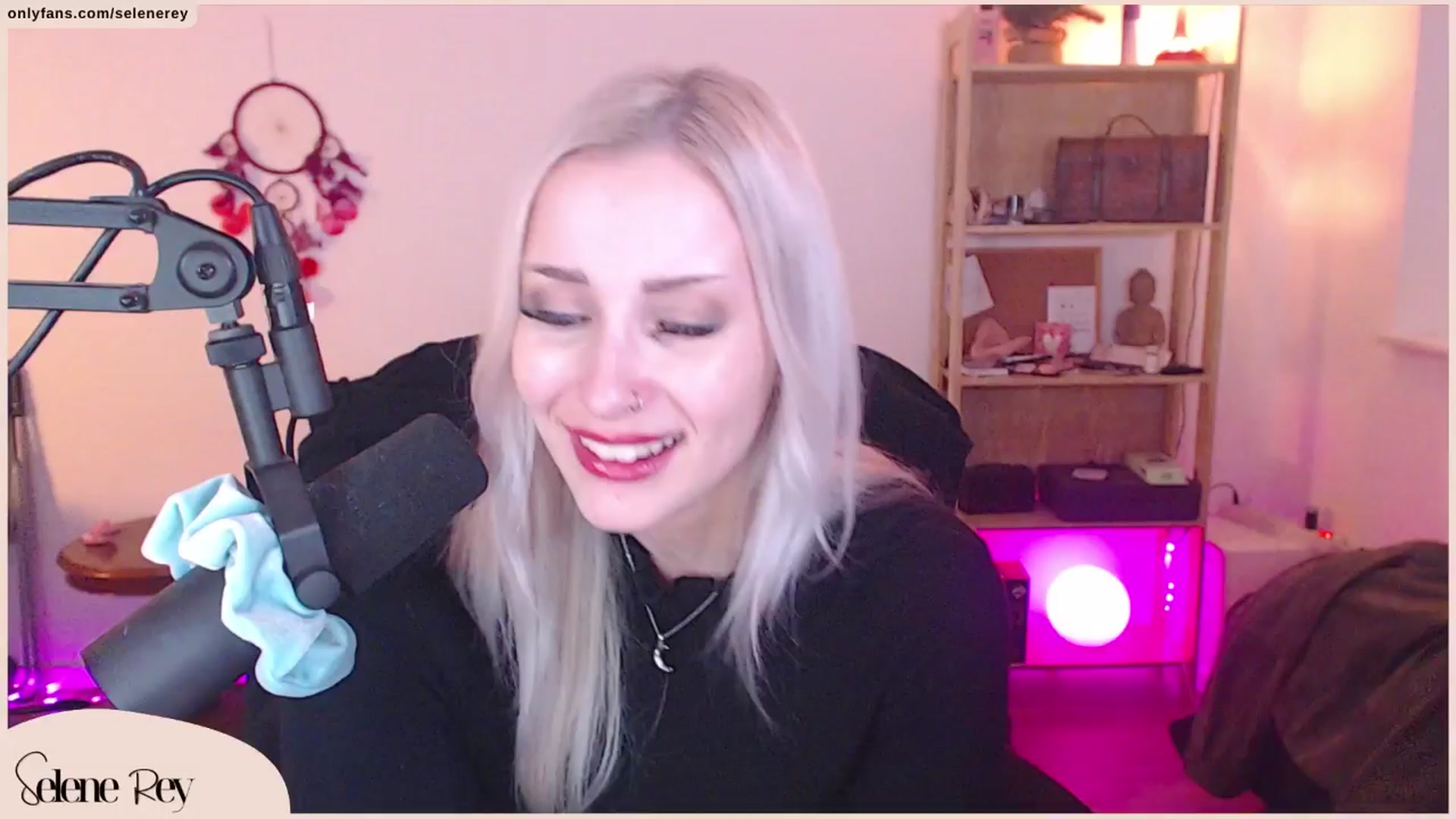 Gallery image thumbnail from SeleneRey's myfreecams stream on, 03/23/2024, 19:19 image 15 of 20