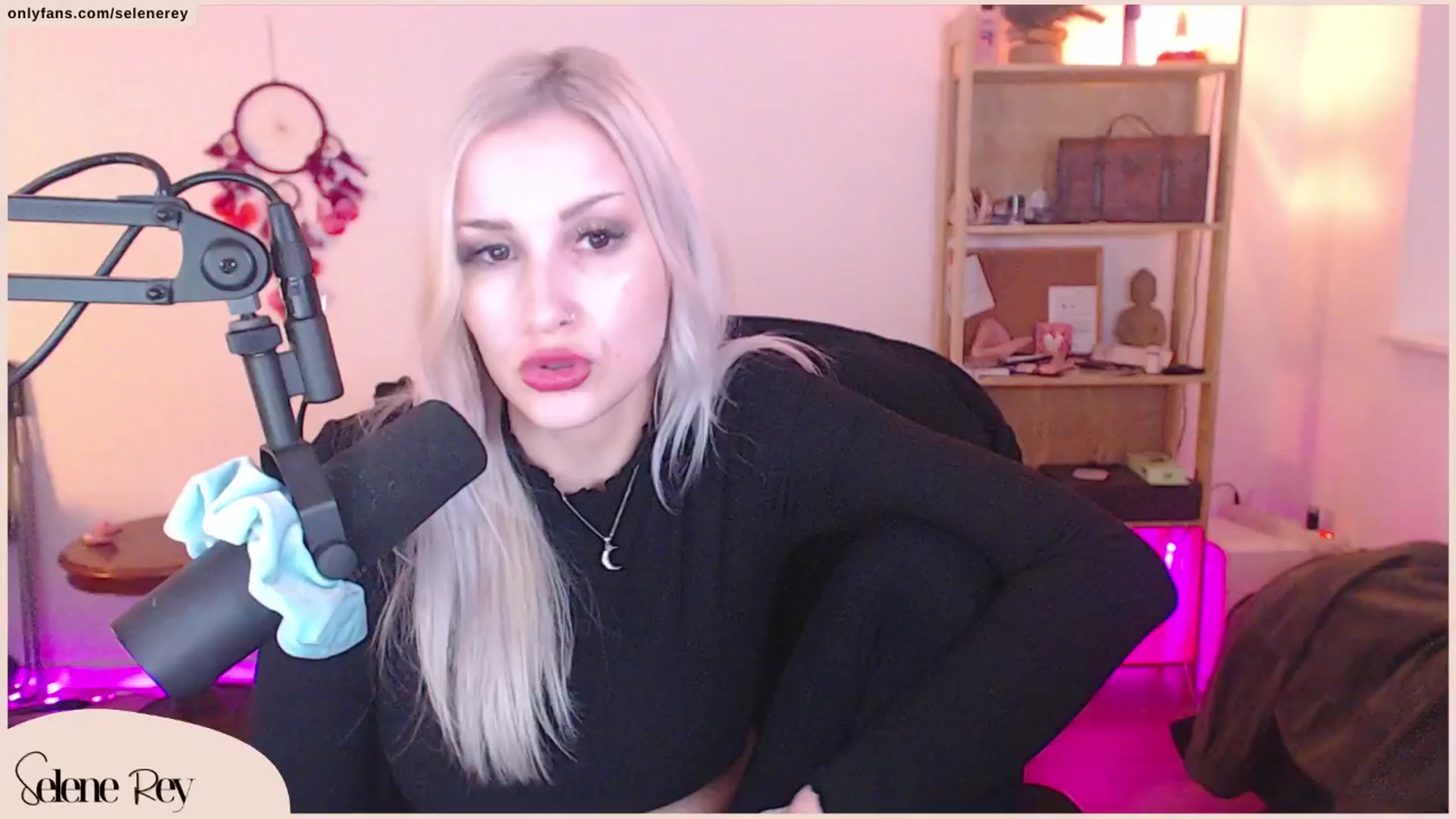 Gallery image thumbnail from SeleneRey's myfreecams stream on, 03/23/2024, 19:19 image 18 of 20