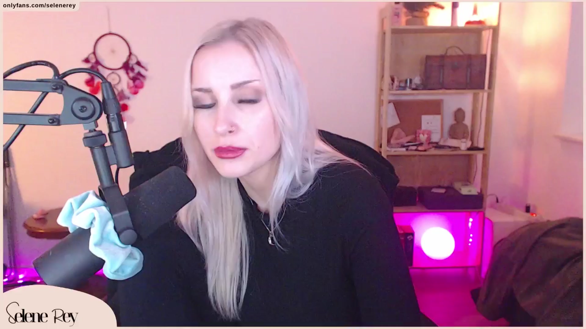 Gallery image thumbnail from SeleneRey's myfreecams stream on, 03/23/2024, 19:19 image 12 of 20