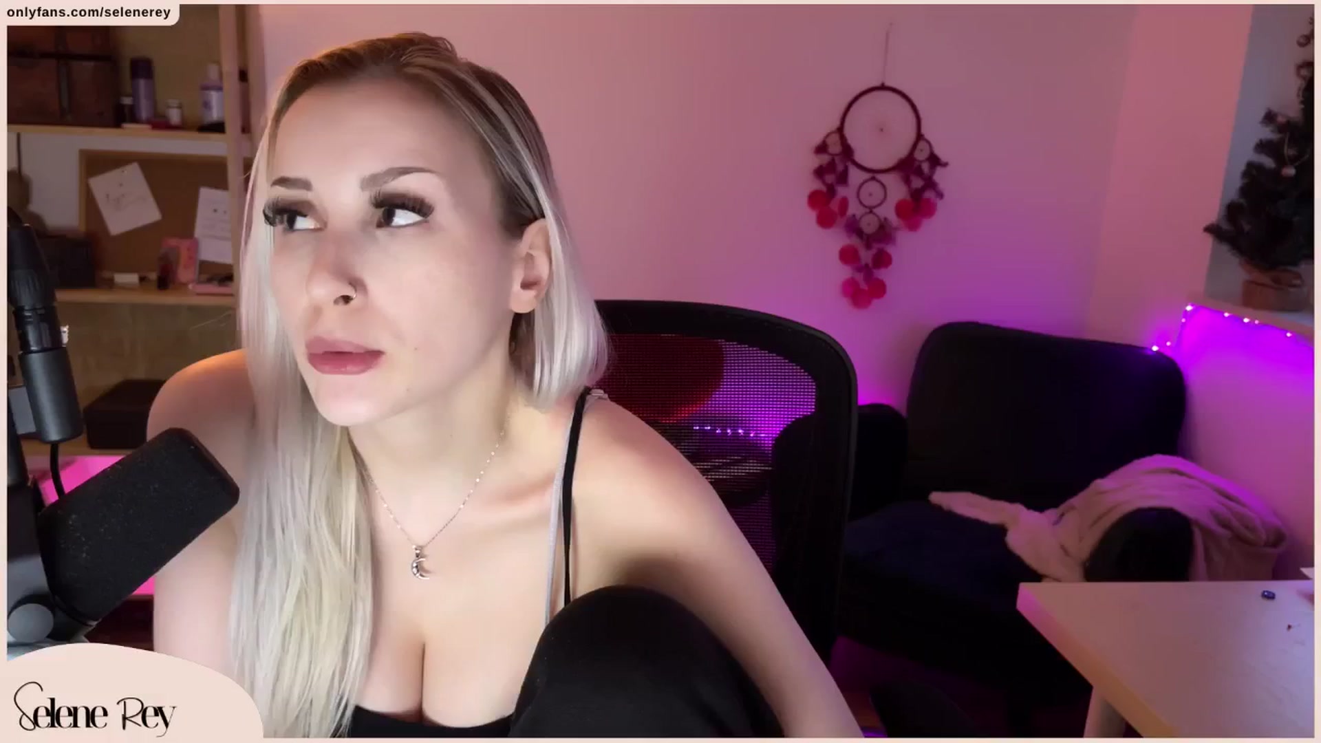 Gallery image thumbnail from SeleneRey's myfreecams stream on, 06/12/2024, 20:16 image 16 of 20