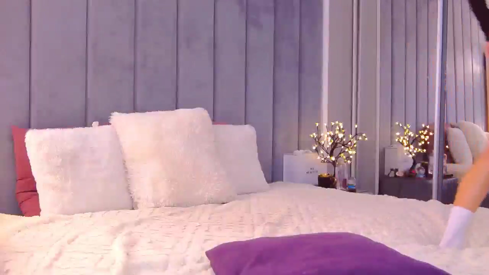 Gallery image thumbnail from Selenita007's myfreecams stream on, 02/20/2025, 08:40 image 10 of 20