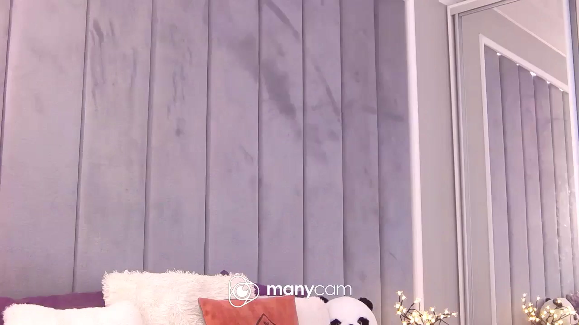 Gallery image thumbnail from Selenita007's myfreecams stream on, 05/15/2025, 10:10 image 12 of 20