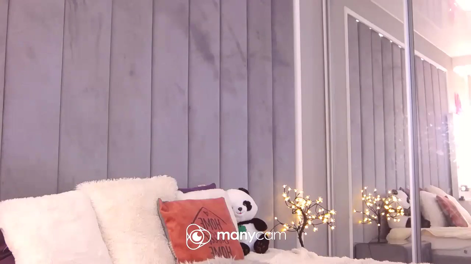 Gallery image thumbnail from Selenita007's myfreecams stream on, 05/18/2025, 06:19 image 10 of 20
